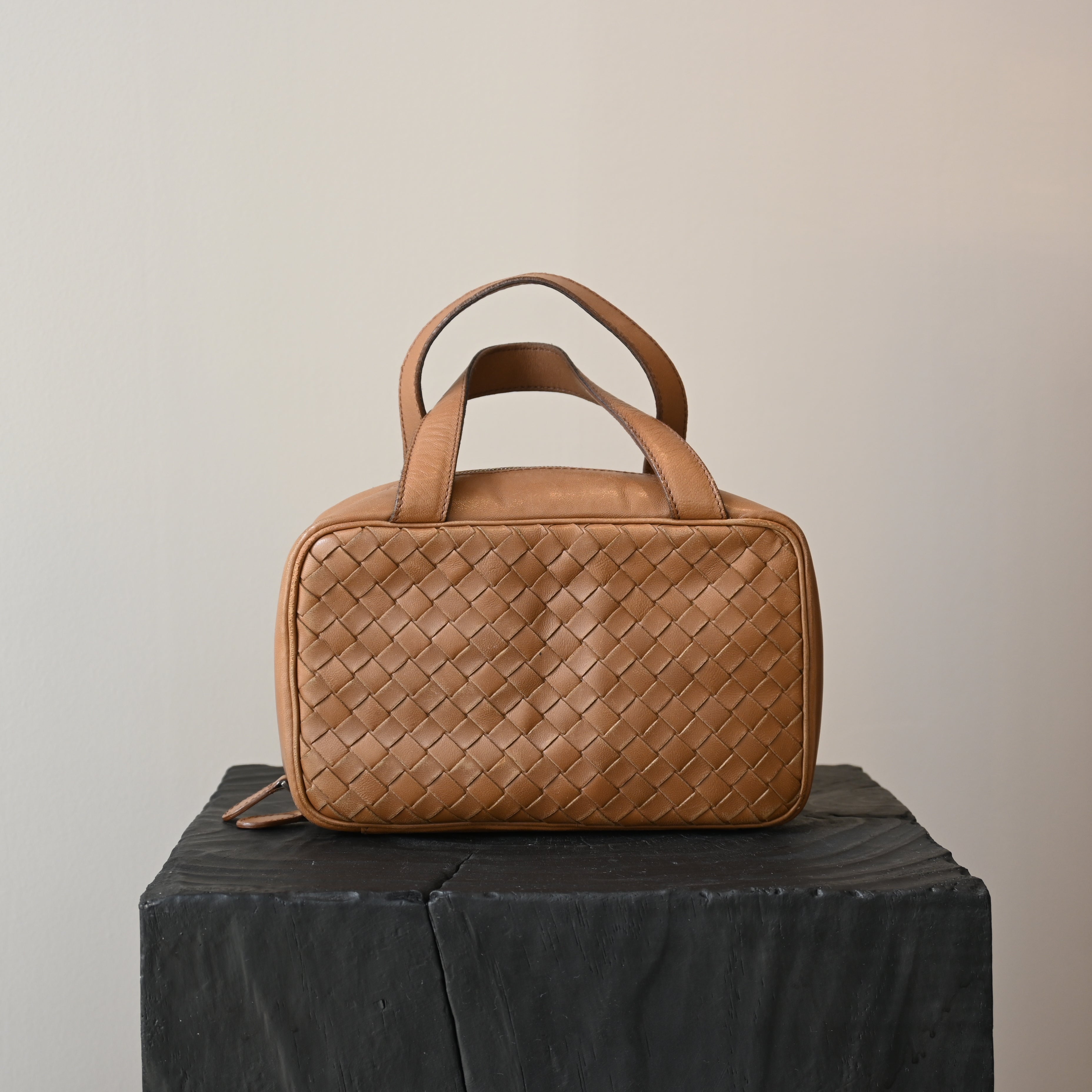 Bottega Veneta Intrecciato Leather Handbag - Leluxe Vintage Sdn. Bhd.