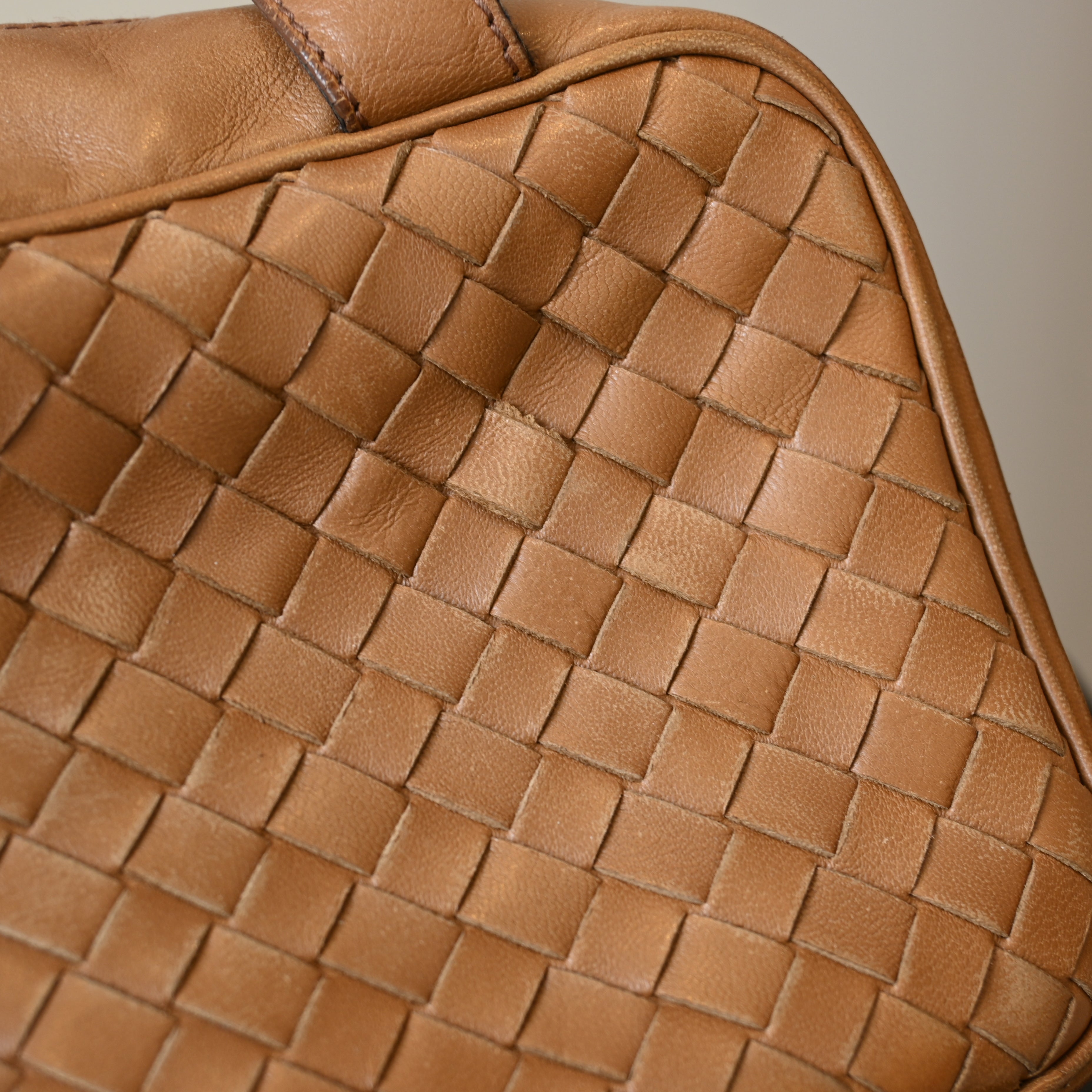 Bottega Veneta Intrecciato Leather Handbag - Leluxe Vintage Sdn. Bhd.