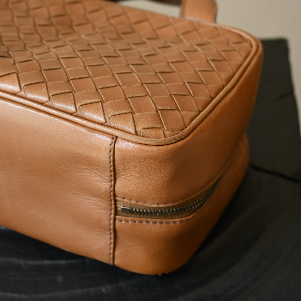 Bottega Veneta Intrecciato Leather Handbag - Leluxe Vintage Sdn. Bhd.