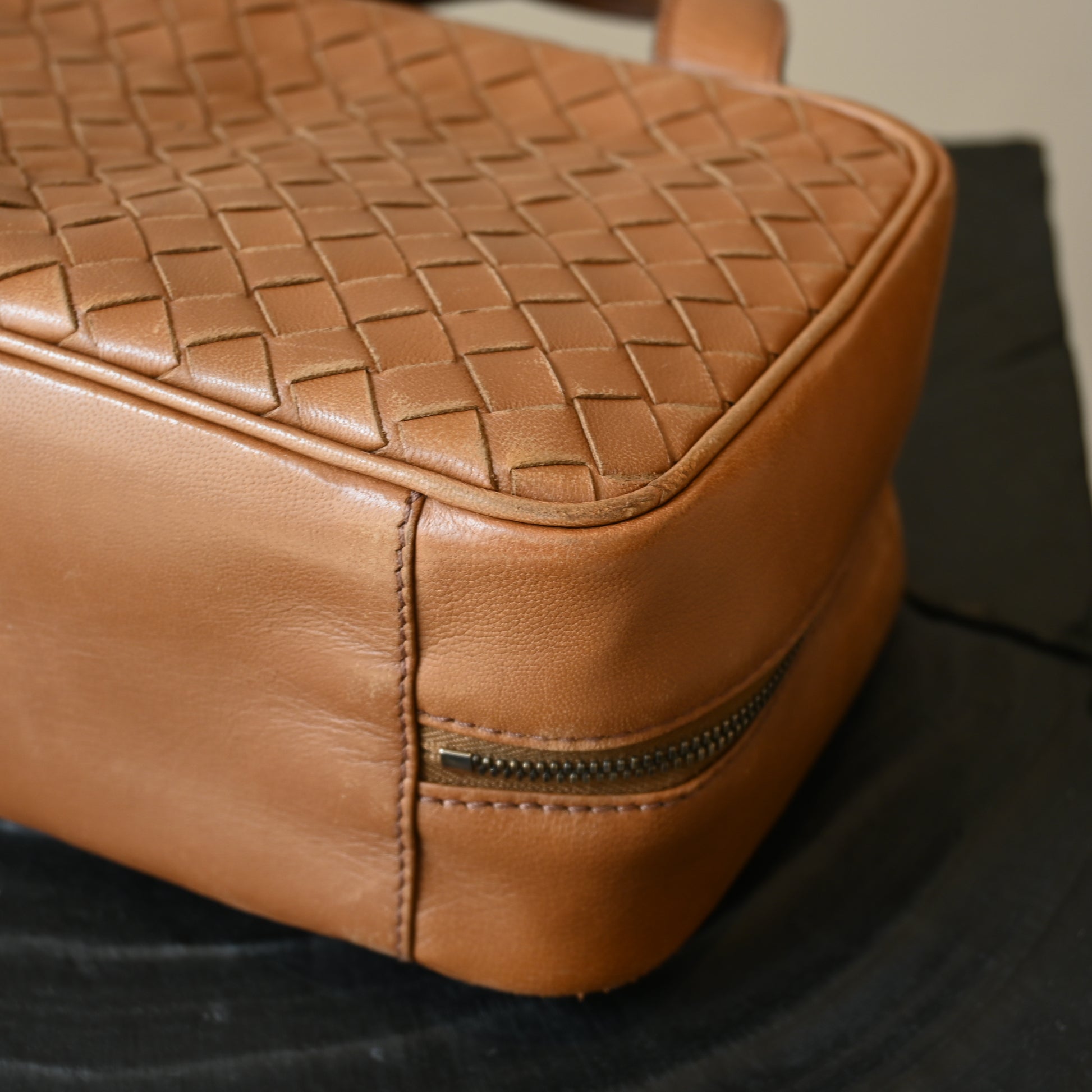 Bottega Veneta Intrecciato Leather Handbag - Leluxe Vintage Sdn. Bhd.