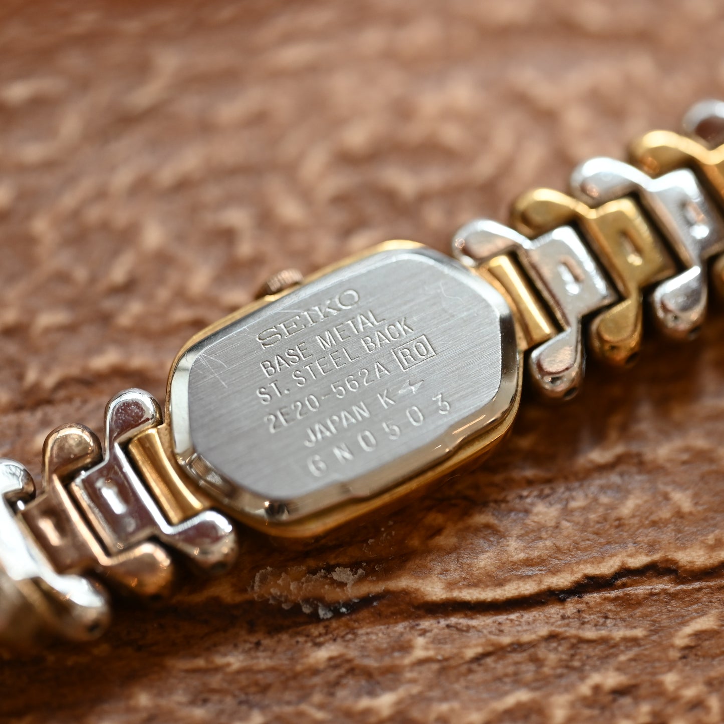 Seiko 2E20-562A Watch