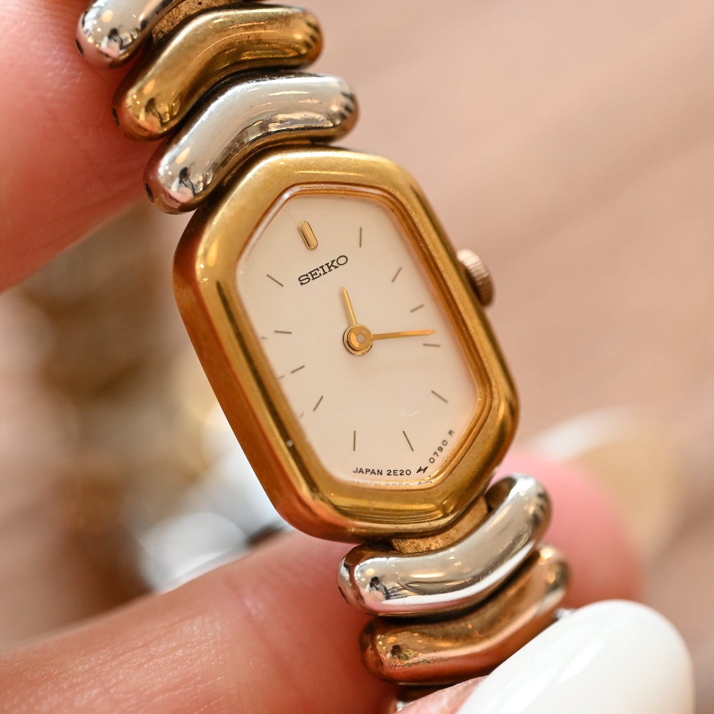 Seiko 2E20-562A Watch