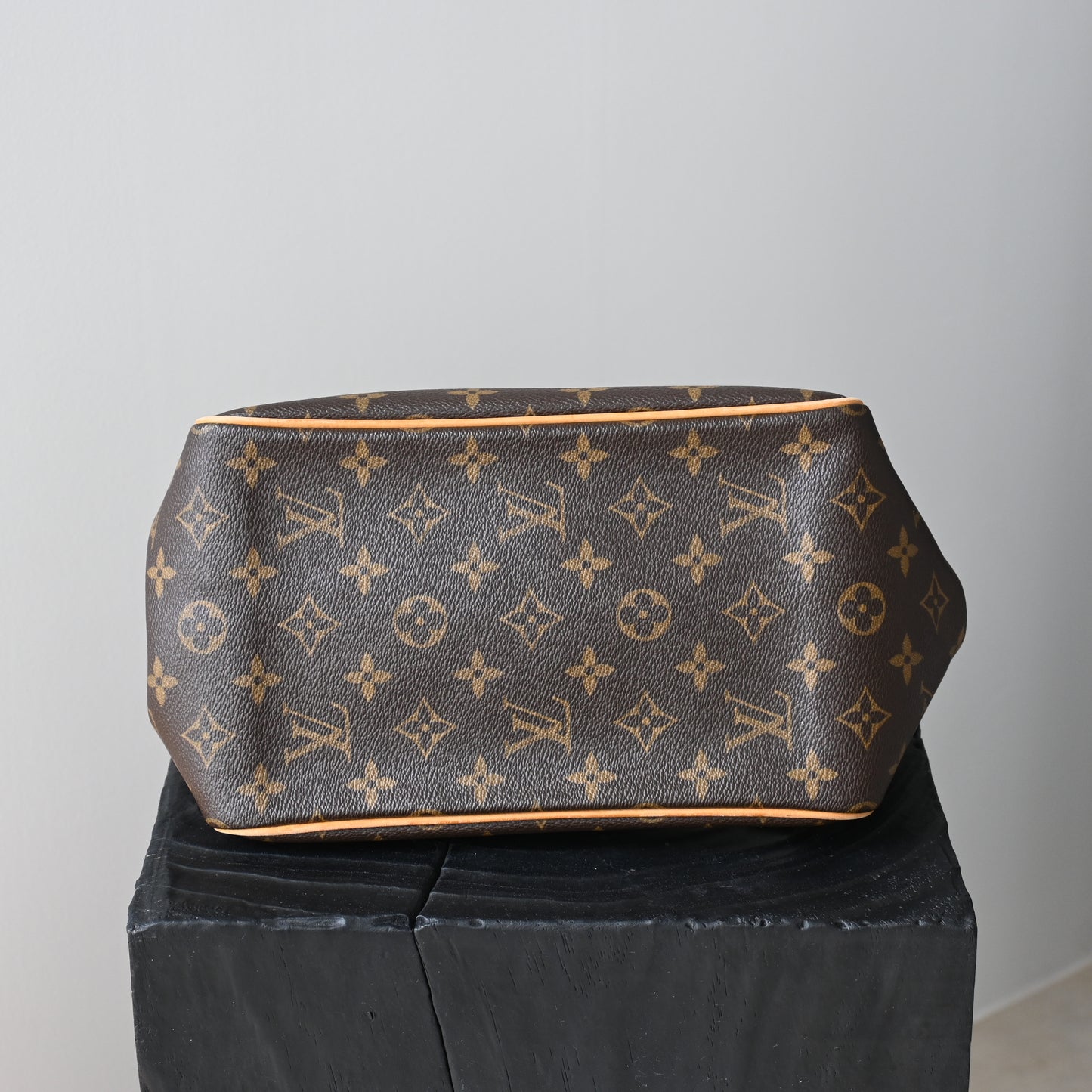Louis Vuitton Batignolles Bag - Leluxe Vintage Sdn. Bhd.