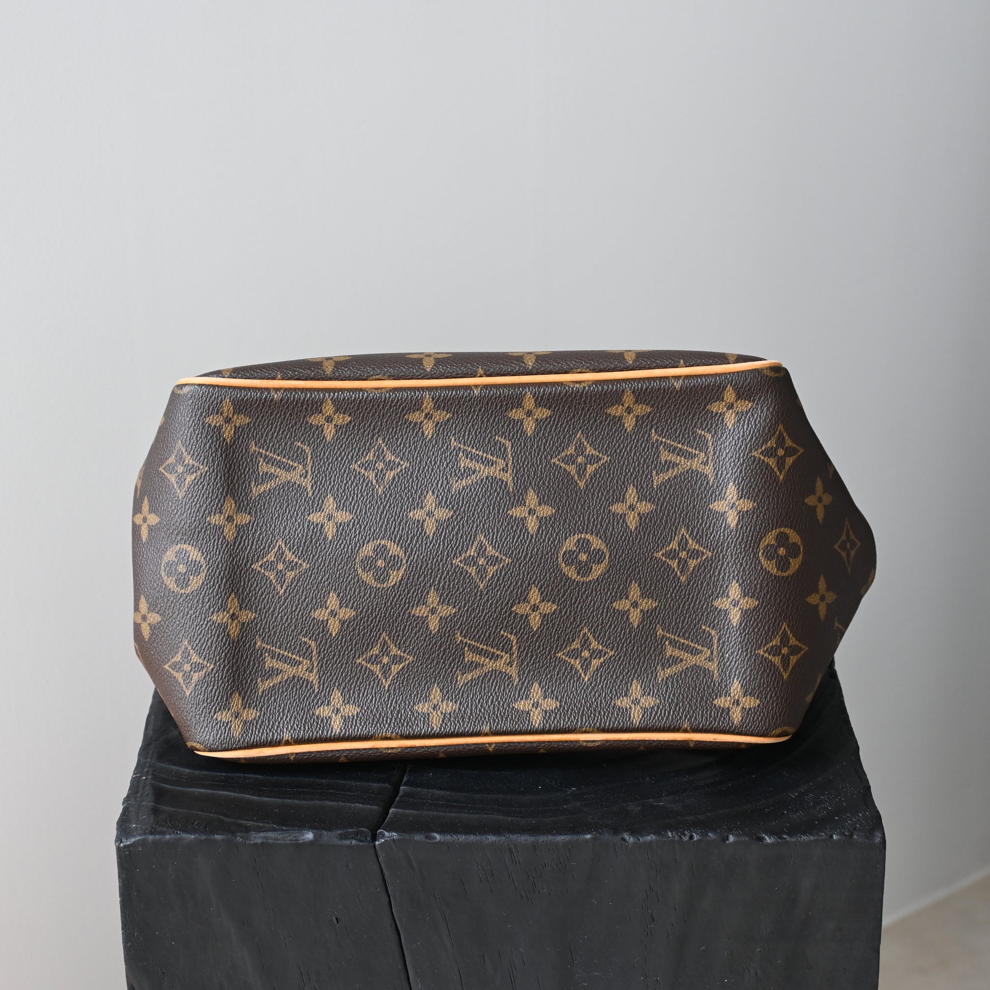 Louis Vuitton Batignolles Bag - Leluxe Vintage Sdn. Bhd.