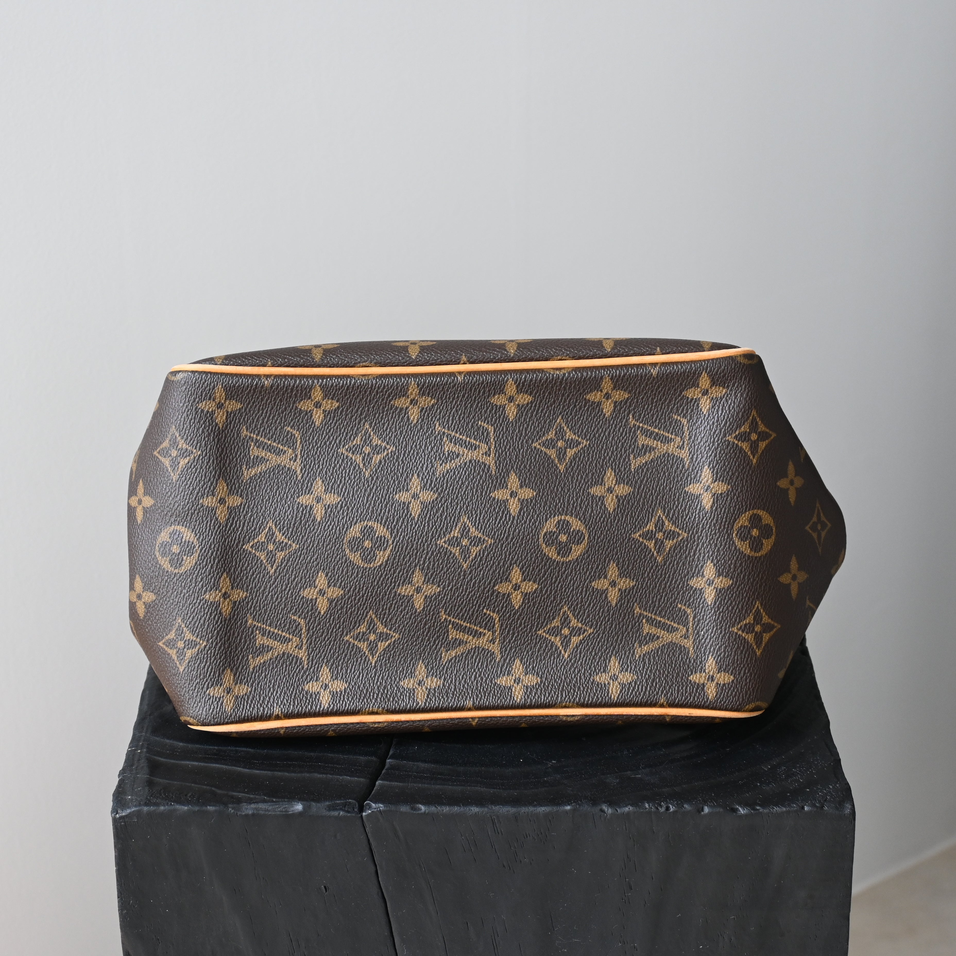 Louis Vuitton Batignolles Bag - Leluxe Vintage Sdn. Bhd.