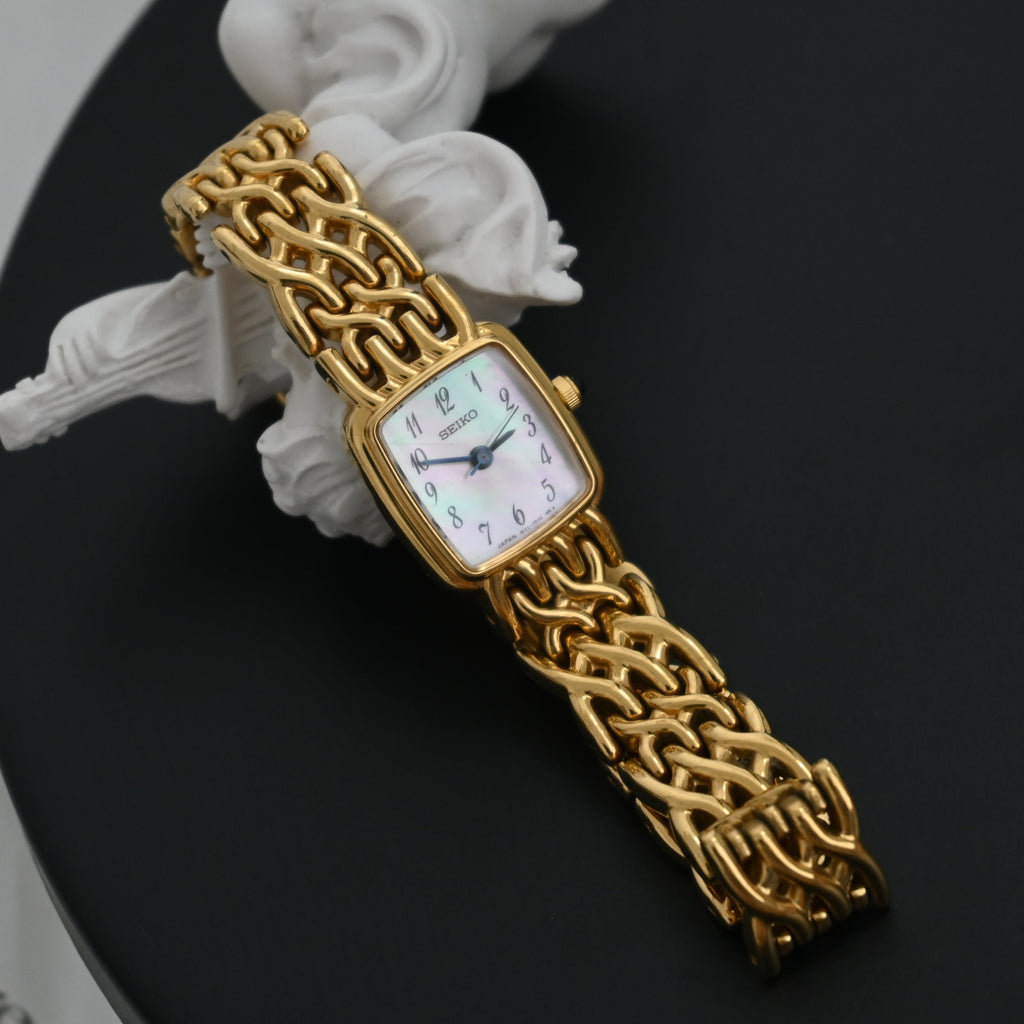 Seiko Wrist Watch White Dial ref. Y150-5P10 160051 - Leluxe Vintage Sdn. Bhd.