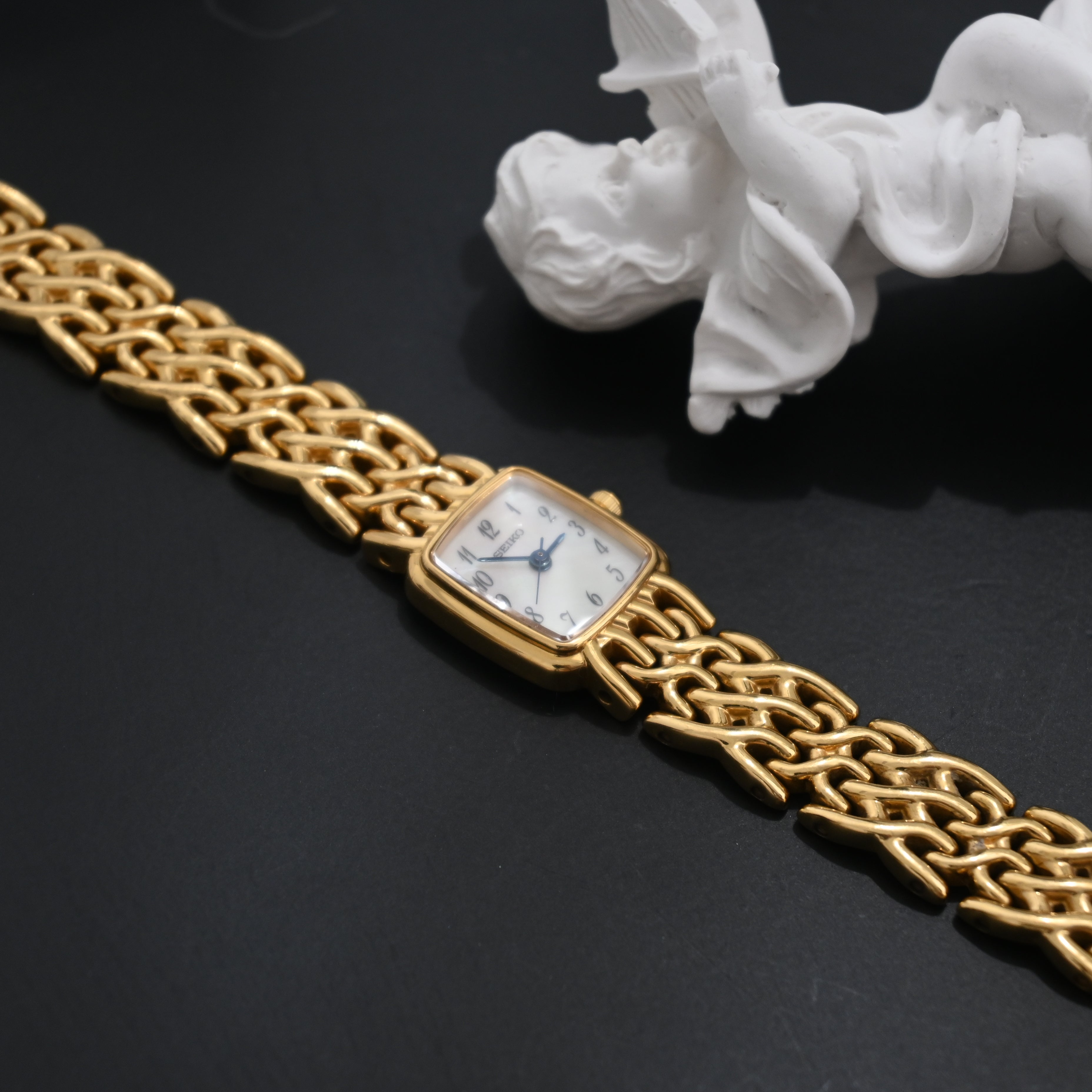 Seiko Wrist Watch White Dial ref. Y150-5P10 160051 - Leluxe Vintage Sdn. Bhd.