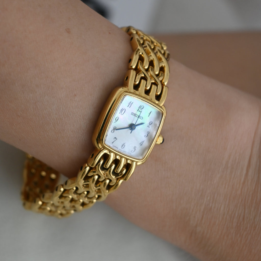 Seiko Wrist Watch White Dial ref. Y150-5P10 160051 - Leluxe Vintage Sdn. Bhd.