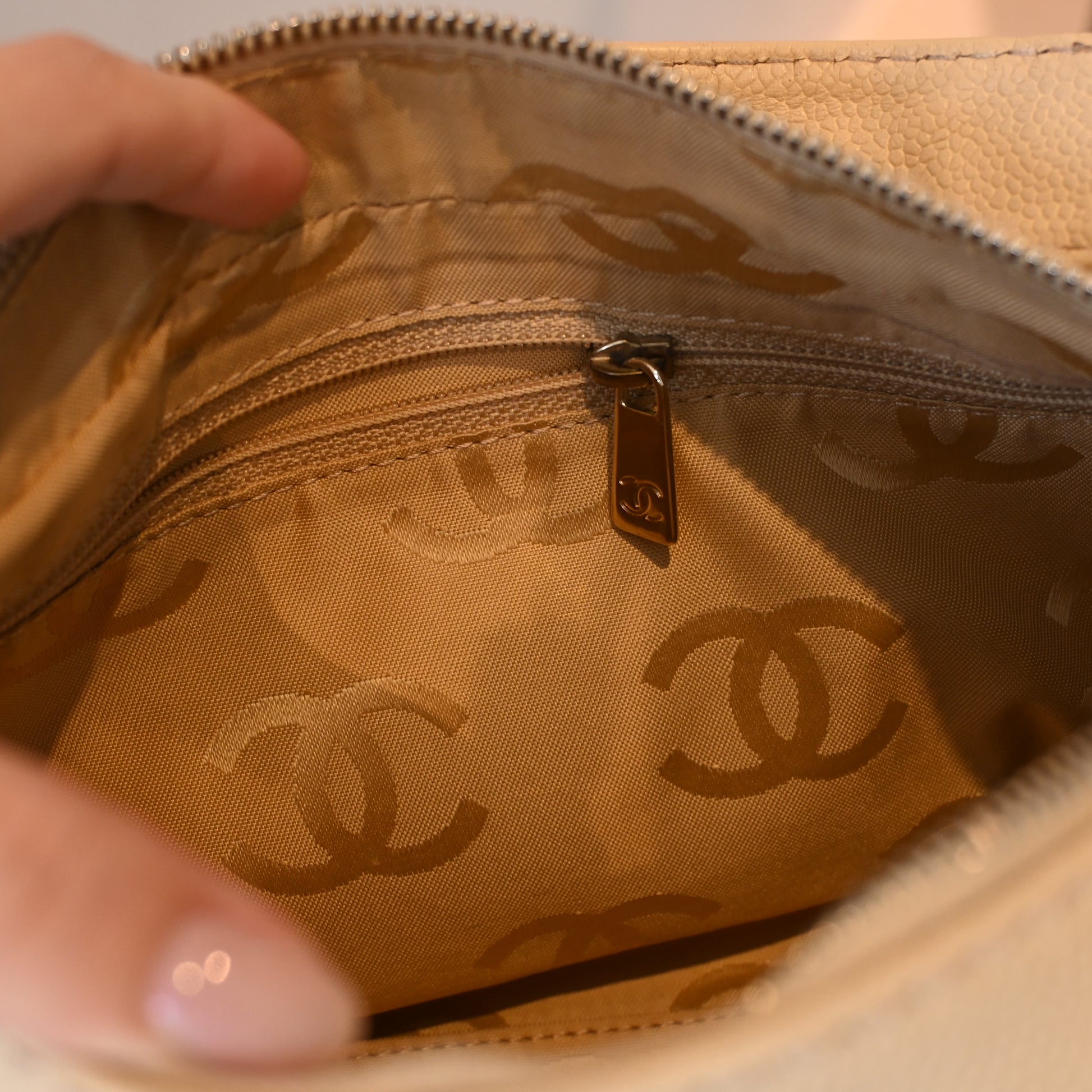 Chanel Caviar CC Hobo Wood Chain - Leluxe Vintage Sdn. Bhd.