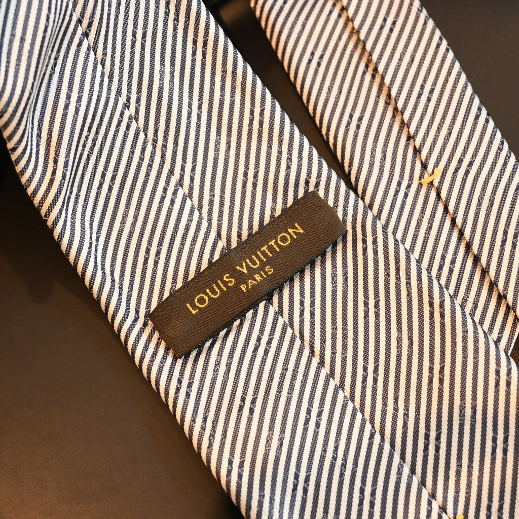 Louis Vuitton Silver Stripe Necktie in Silk