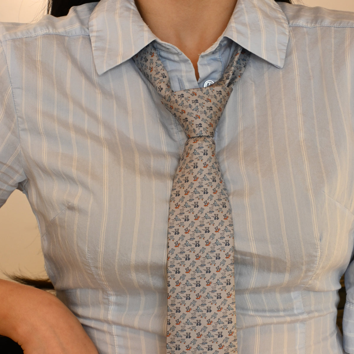 Hermès H en Mouvement Silk Tie 7 cm
