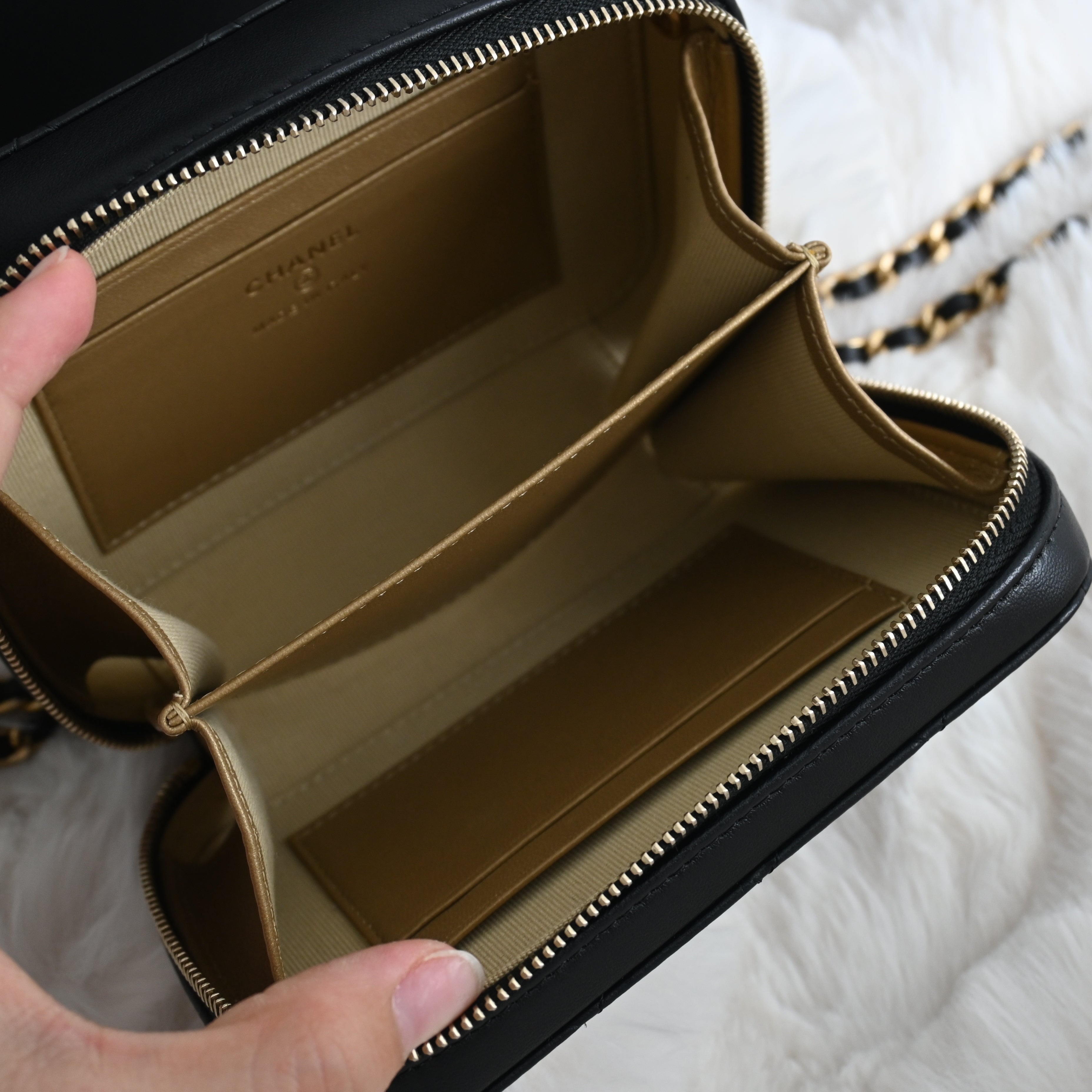 Chanel Vanity Pearl Crush Lambskin - Leluxe Vintage Sdn. Bhd.