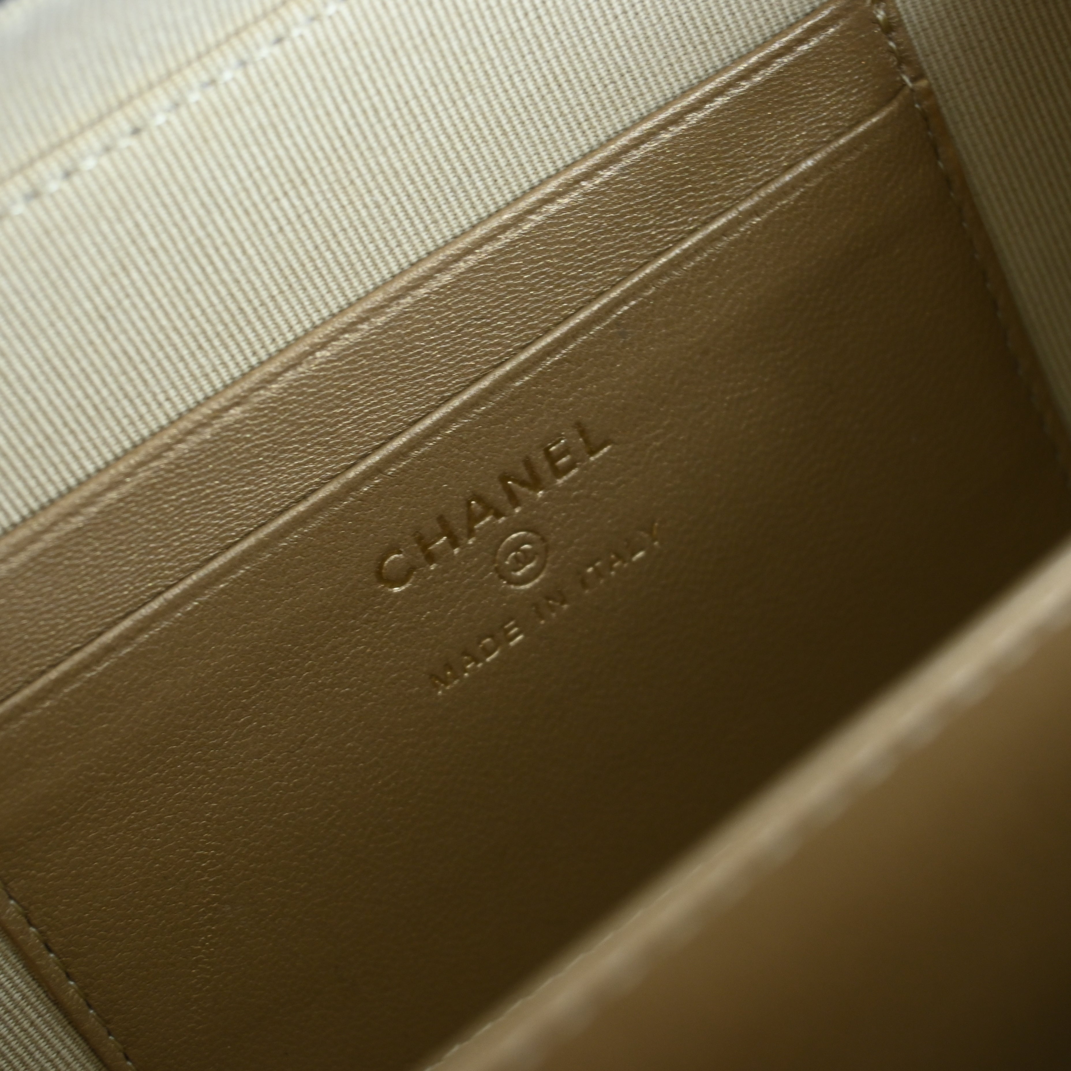 Chanel Vanity Pearl Crush Lambskin - Leluxe Vintage Sdn. Bhd.