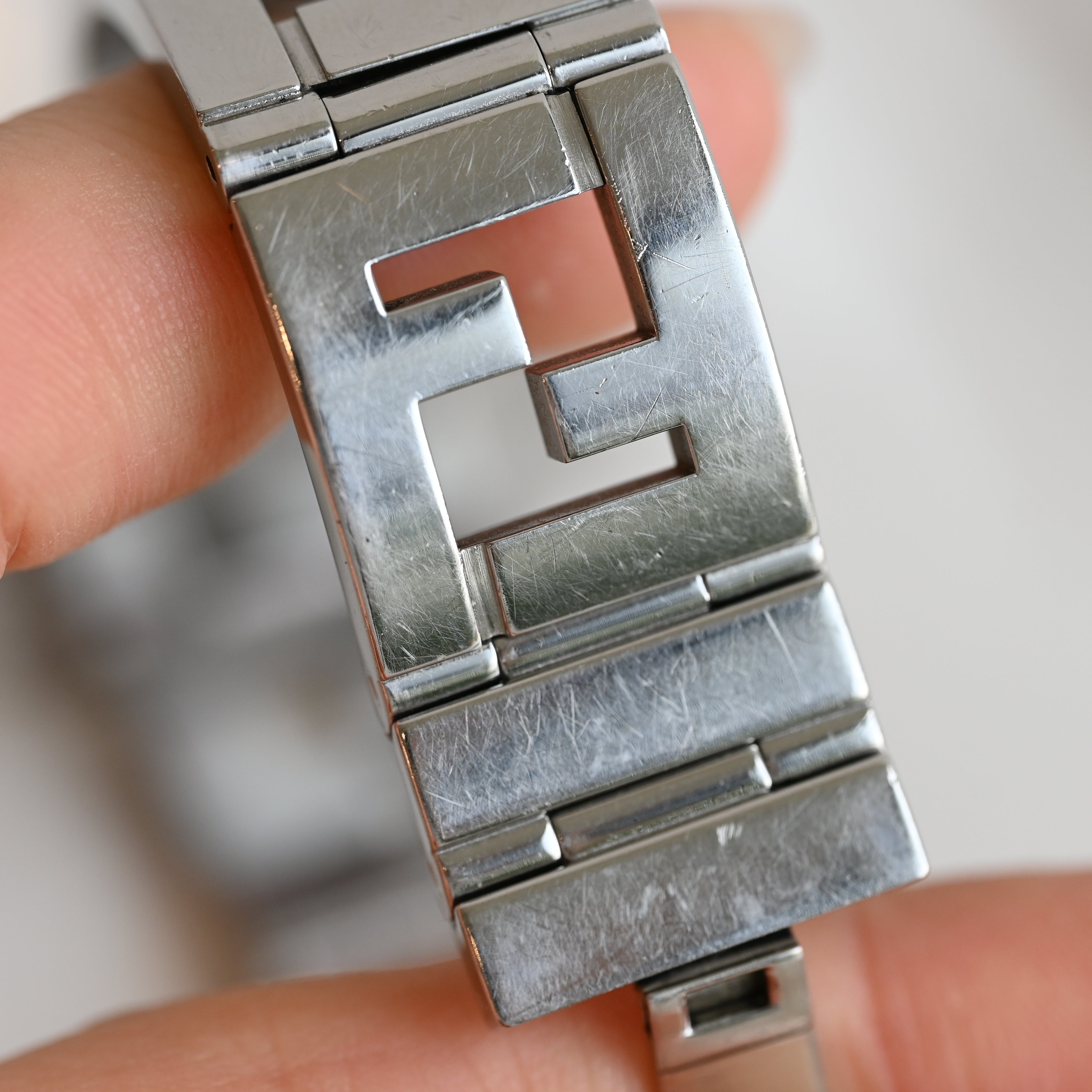 Fendi Quadro 071-6000G-579 Watch - Leluxe Vintage Sdn. Bhd.