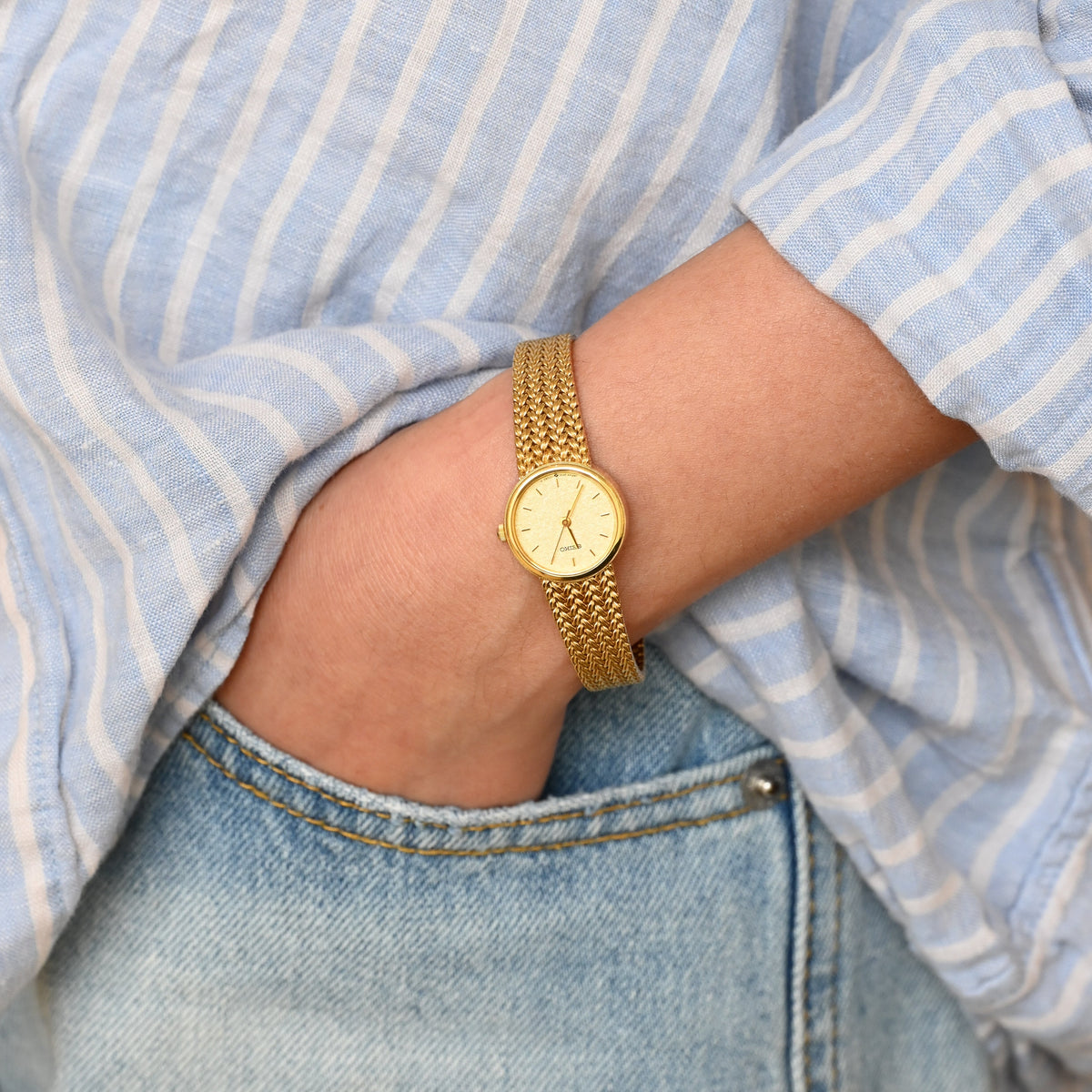 Seiko Frosted Gold Dial with Mesh Bracelet Watch 2P21-0B70