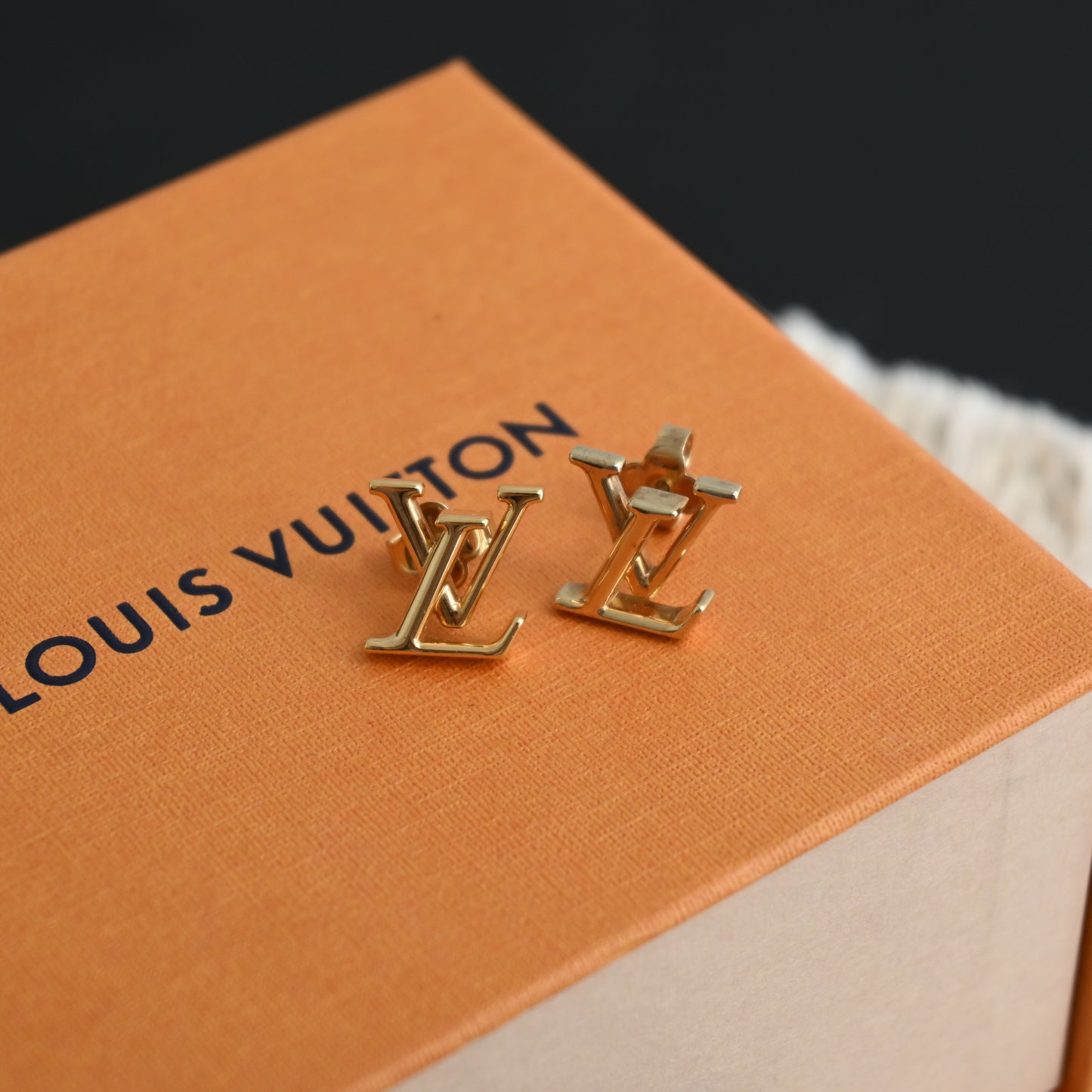 Louis Vuitton Bookle Dreille LV Iconic Piercing Jewelry