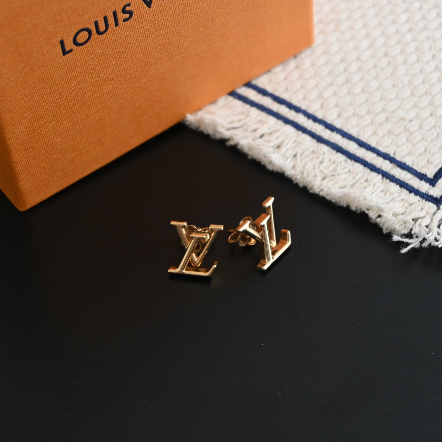 Louis Vuitton Bookle Dreille LV Iconic Piercing Jewelry