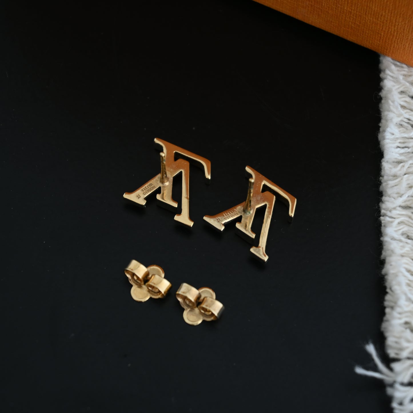 Louis Vuitton Bookle Dreille LV Iconic Piercing Jewelry