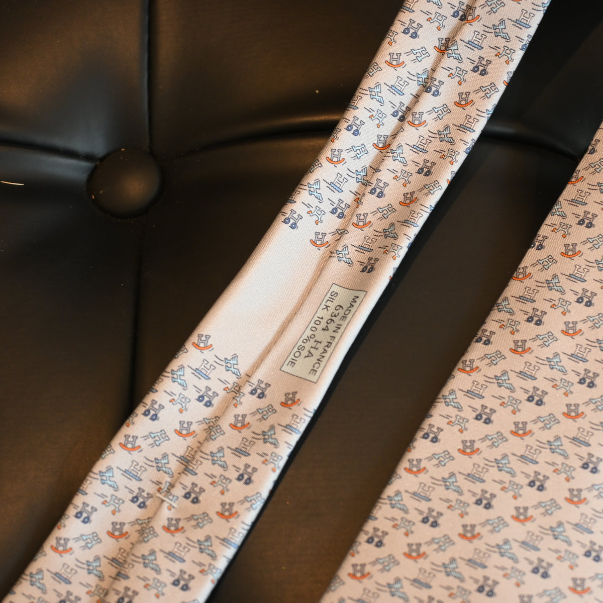 Hermès H en Mouvement Silk Tie 7 cm