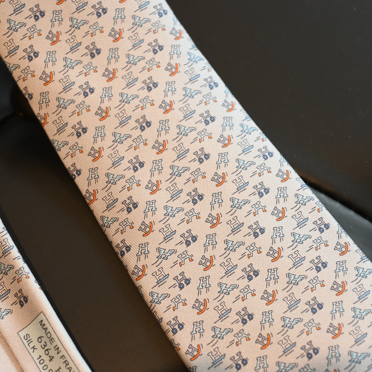 Hermès H en Mouvement Silk Tie 7 cm