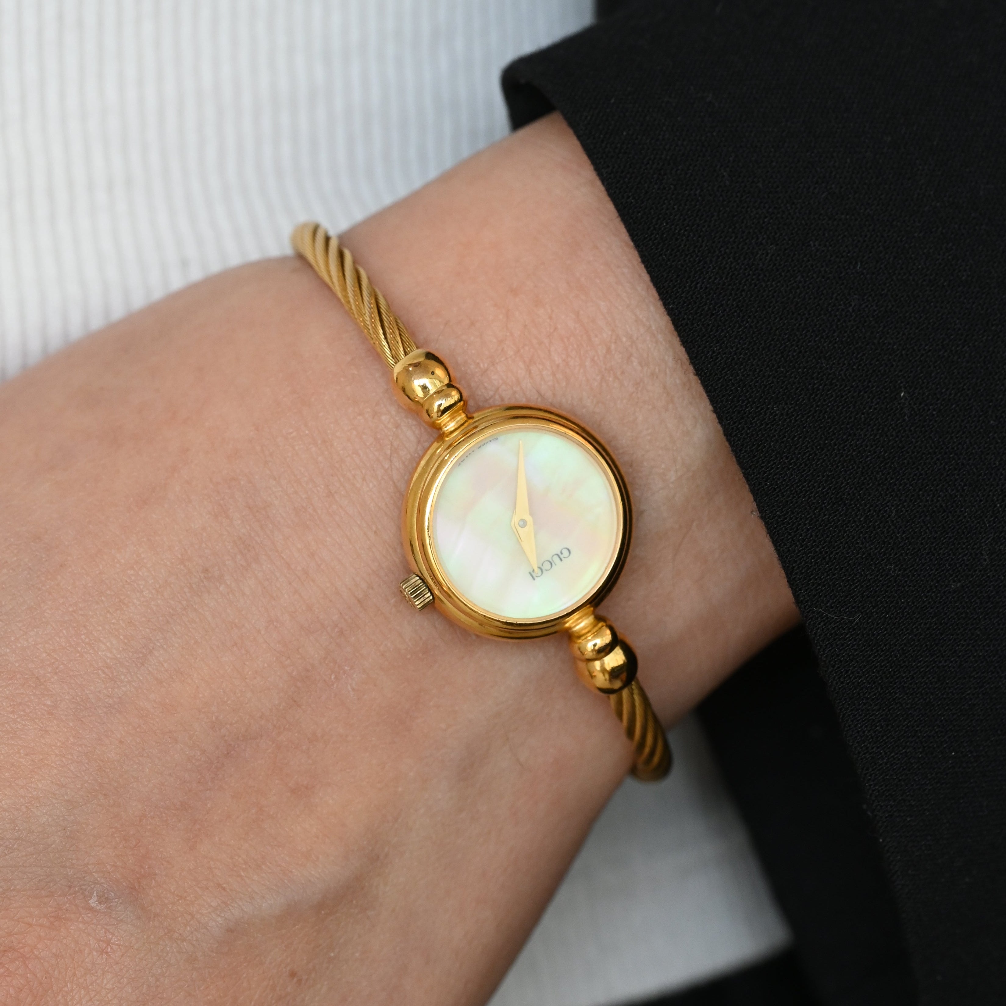 Gucci Bangle Watch 2700.2.L - Leluxe Vintage Sdn. Bhd.