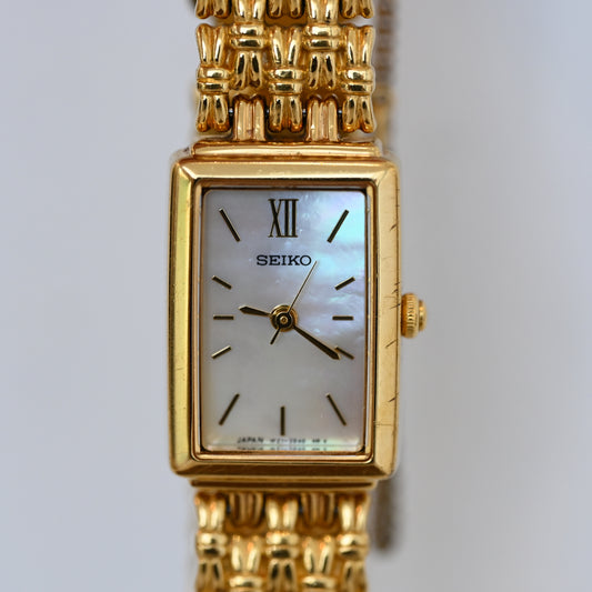 Seiko 1F21-5F40 Watch