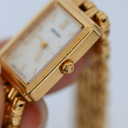 Seiko 1F21-5F40 Watch