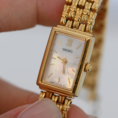 Seiko 1F21-5F40 Watch