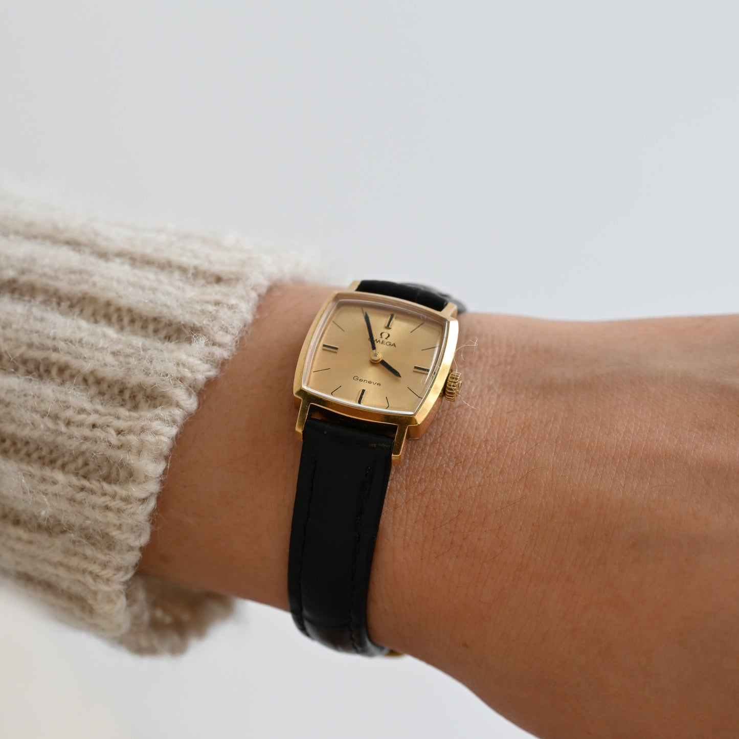 Omega Geneve Cushion Watch Ref.511.298 Cal.620