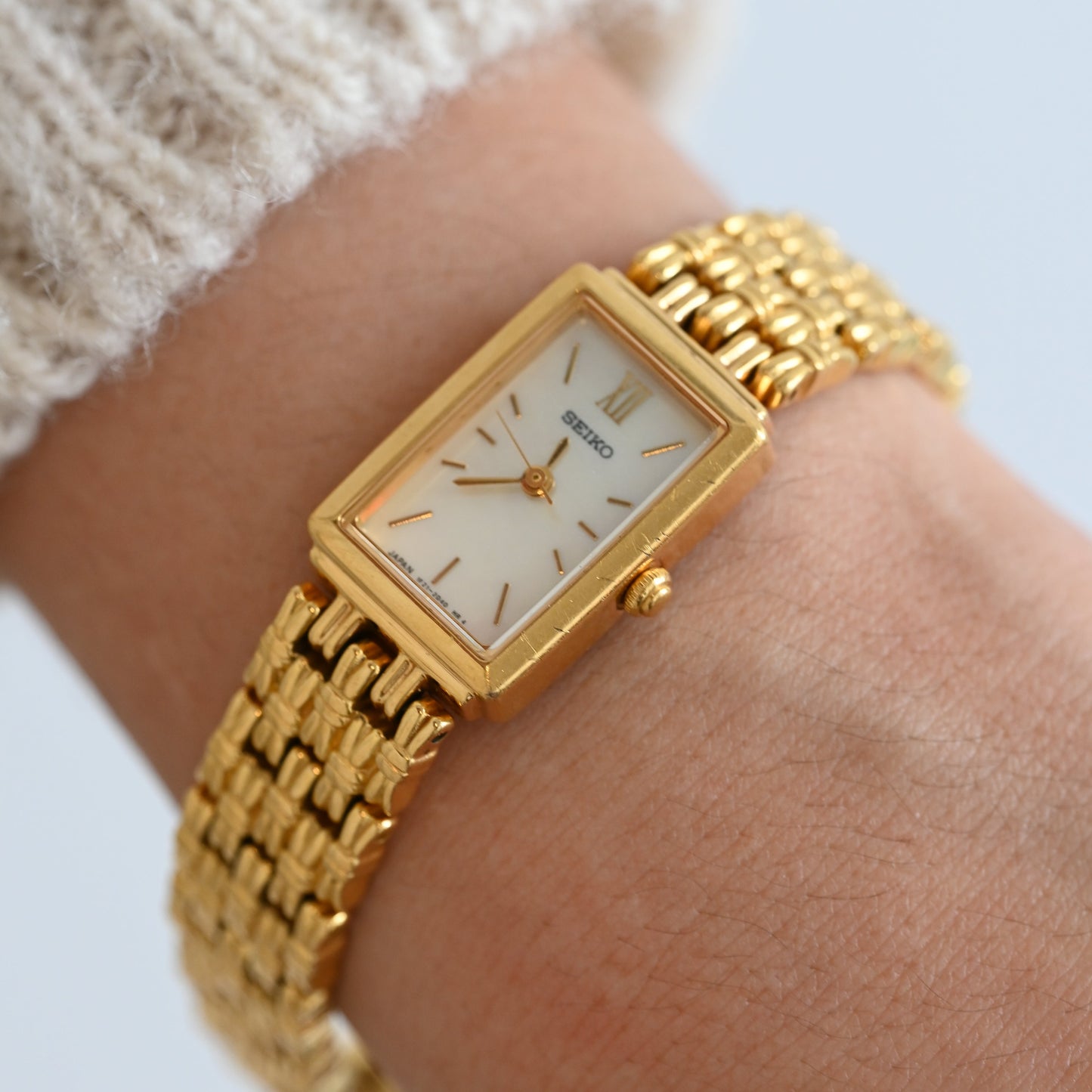 Seiko 1F21-5F40 Watch