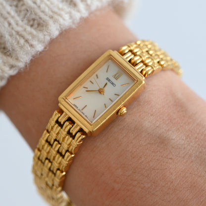 Seiko 1F21-5F40 Watch