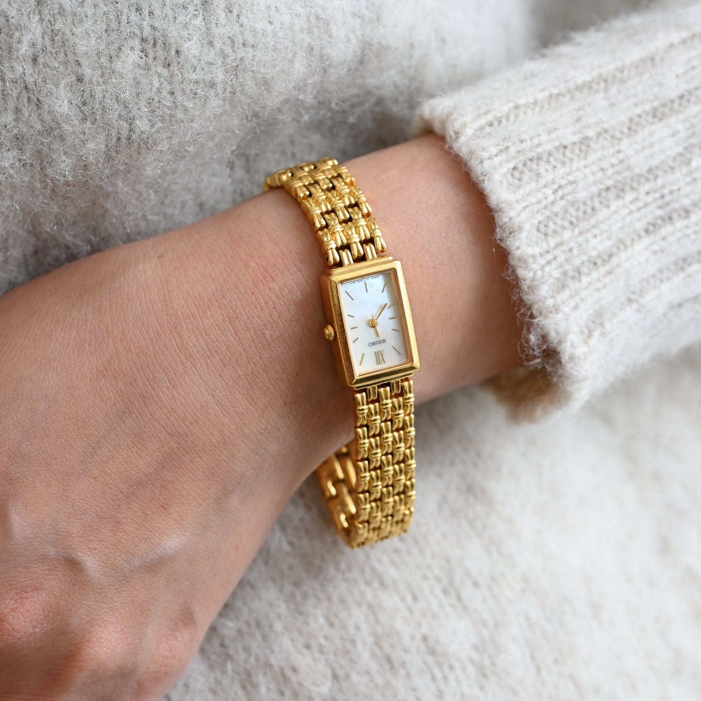 Seiko 1F21-5F40 Watch