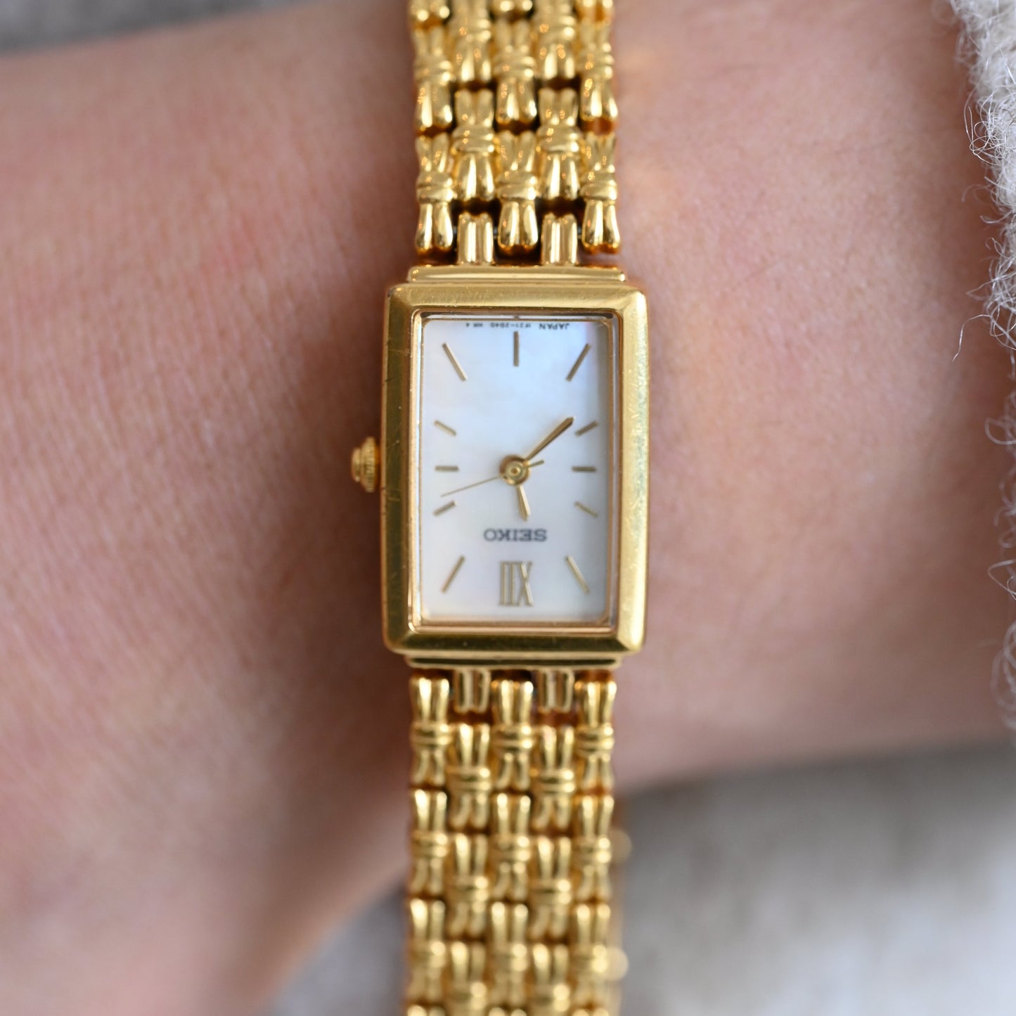 Seiko 1F21-5F40 Watch