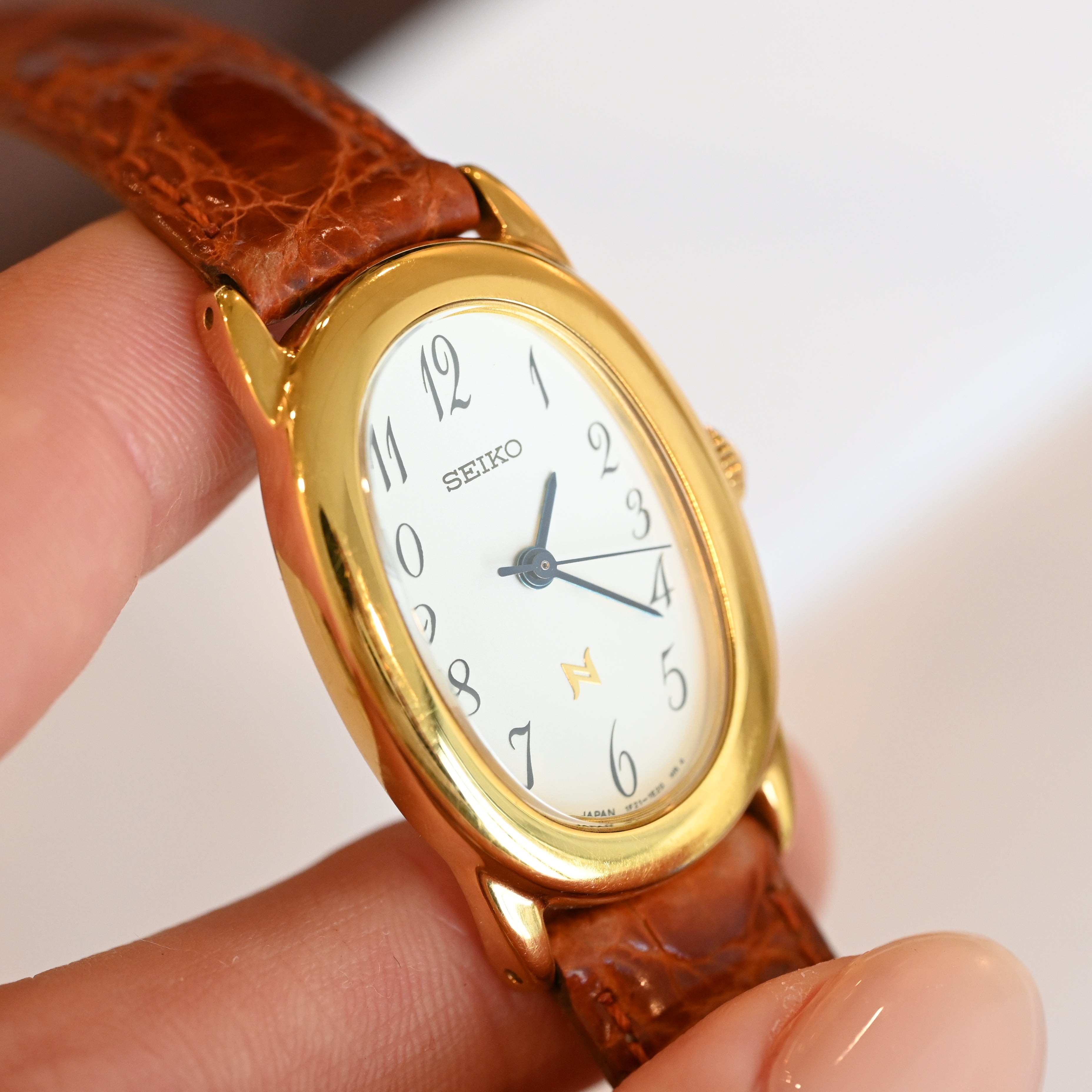 Seiko Neue 1F21-5B70 Baignoire Watch - Leluxe Vintage Sdn. Bhd.