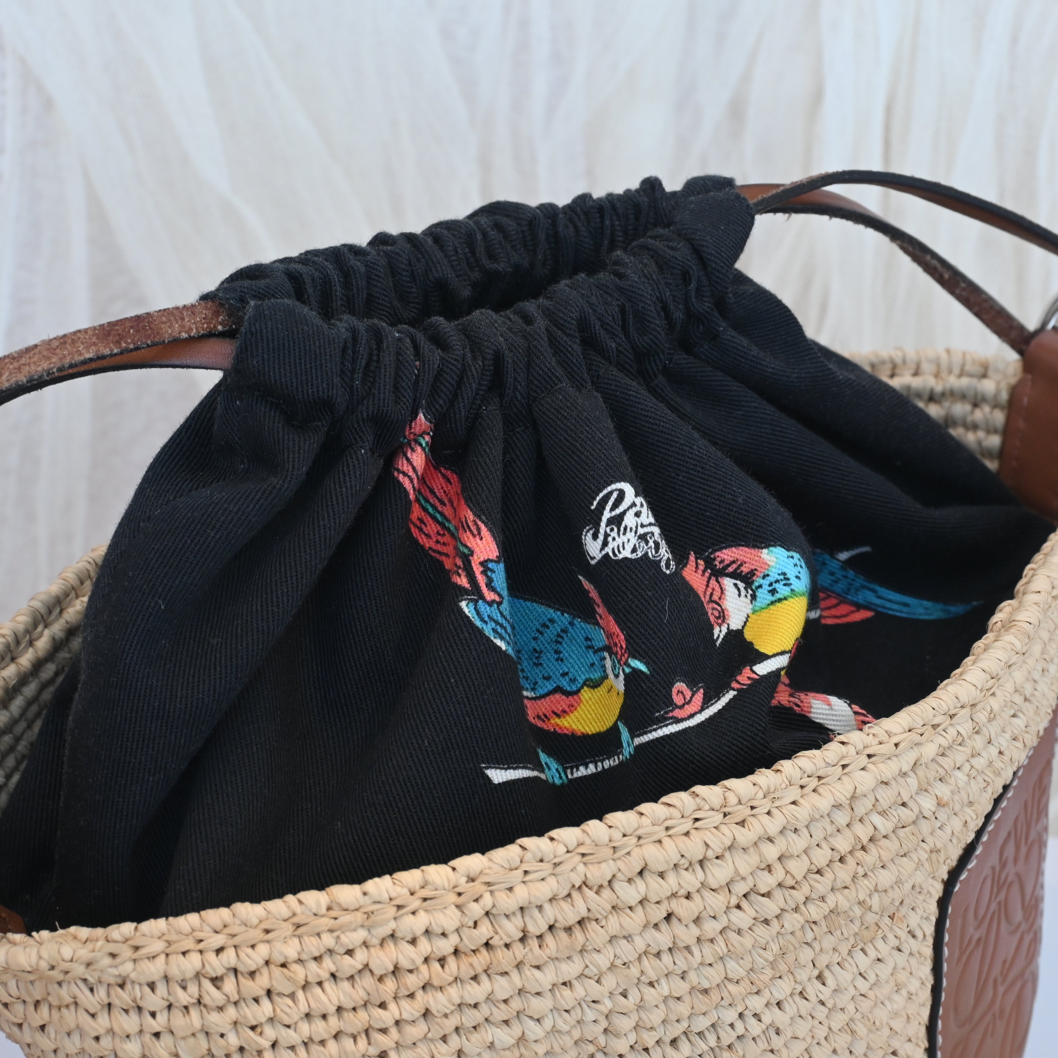 Loewe Anagram Parrot Pochette Bag Raffia - Leluxe Vintage Sdn. Bhd.