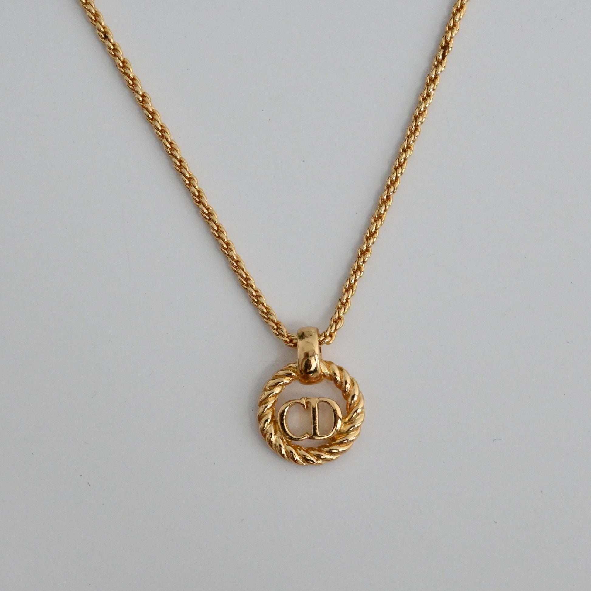 Christian Dior CD Circle Gold Plated Vintage Necklace – Leluxe