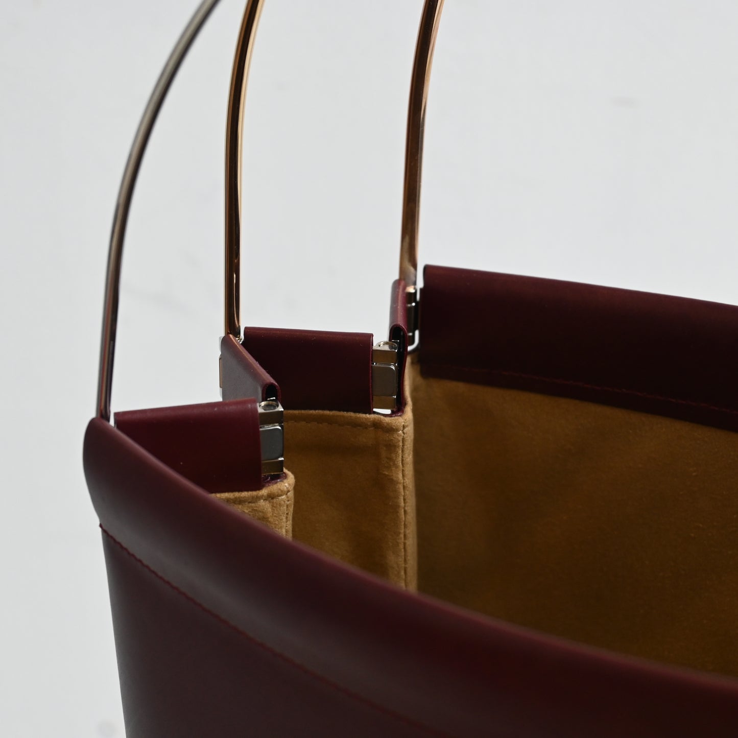 Trinity de Cartier Handbag in Bordeaux