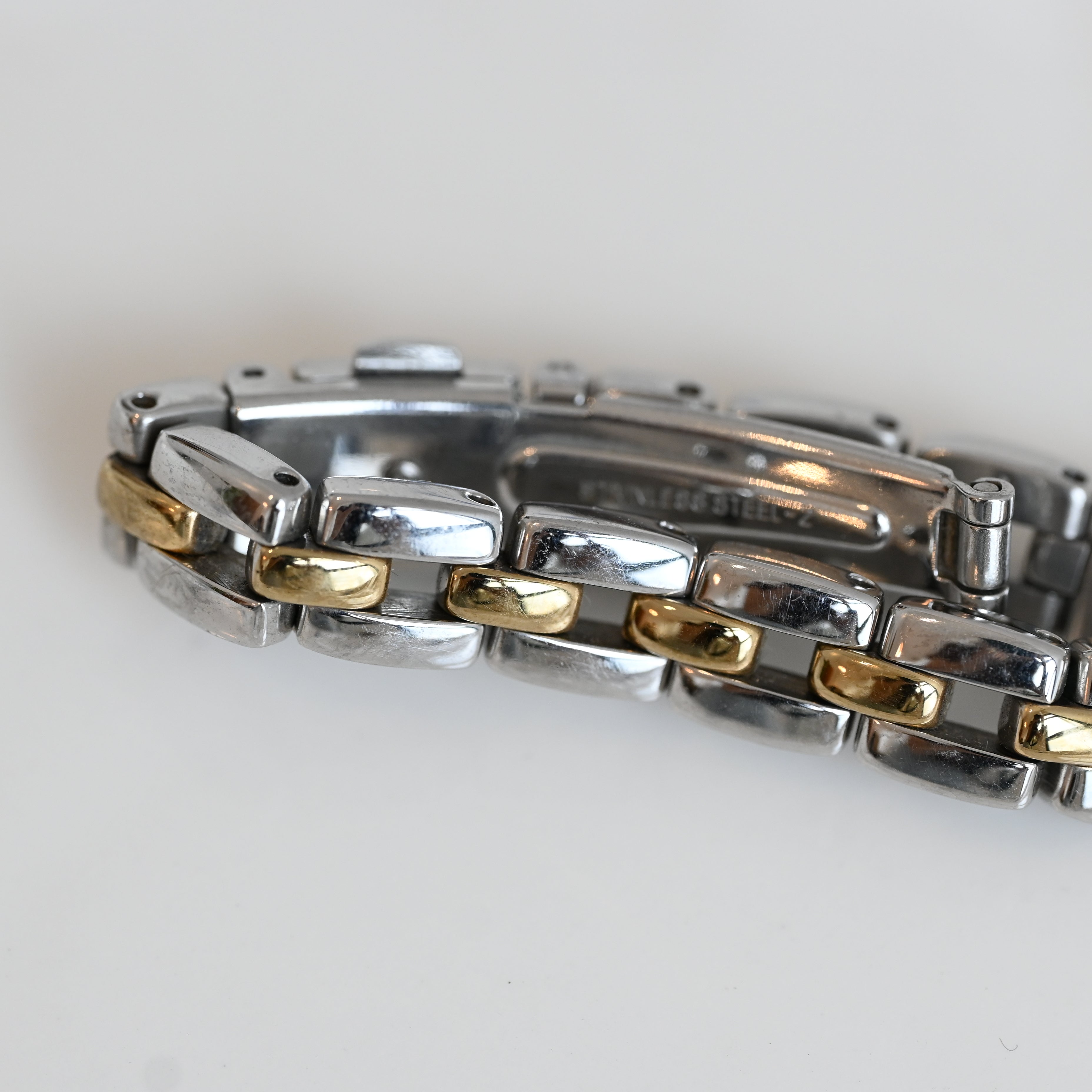 Seiko V110-0AG0 Solar Shell Dial Ladies Watch - Leluxe Vintage Sdn. Bhd.