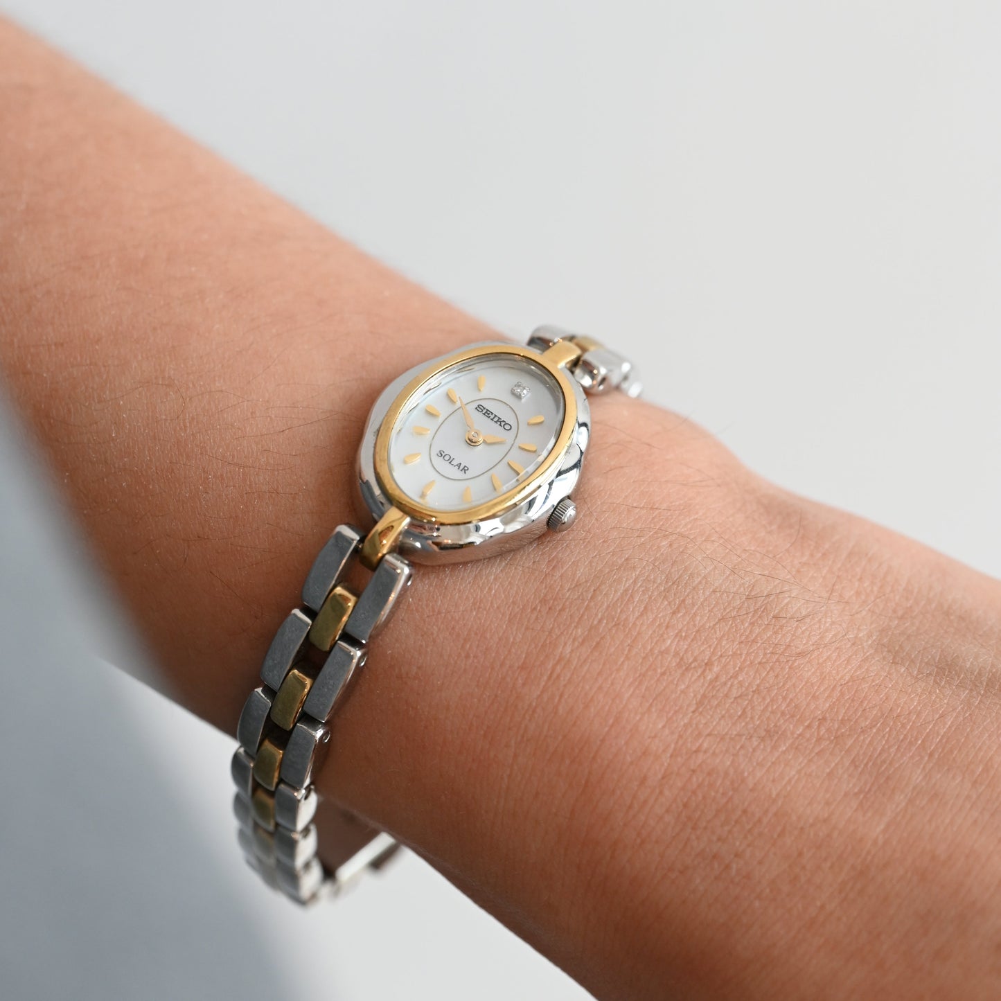 Seiko V110-0AG0 Solar Shell Dial Ladies Watch