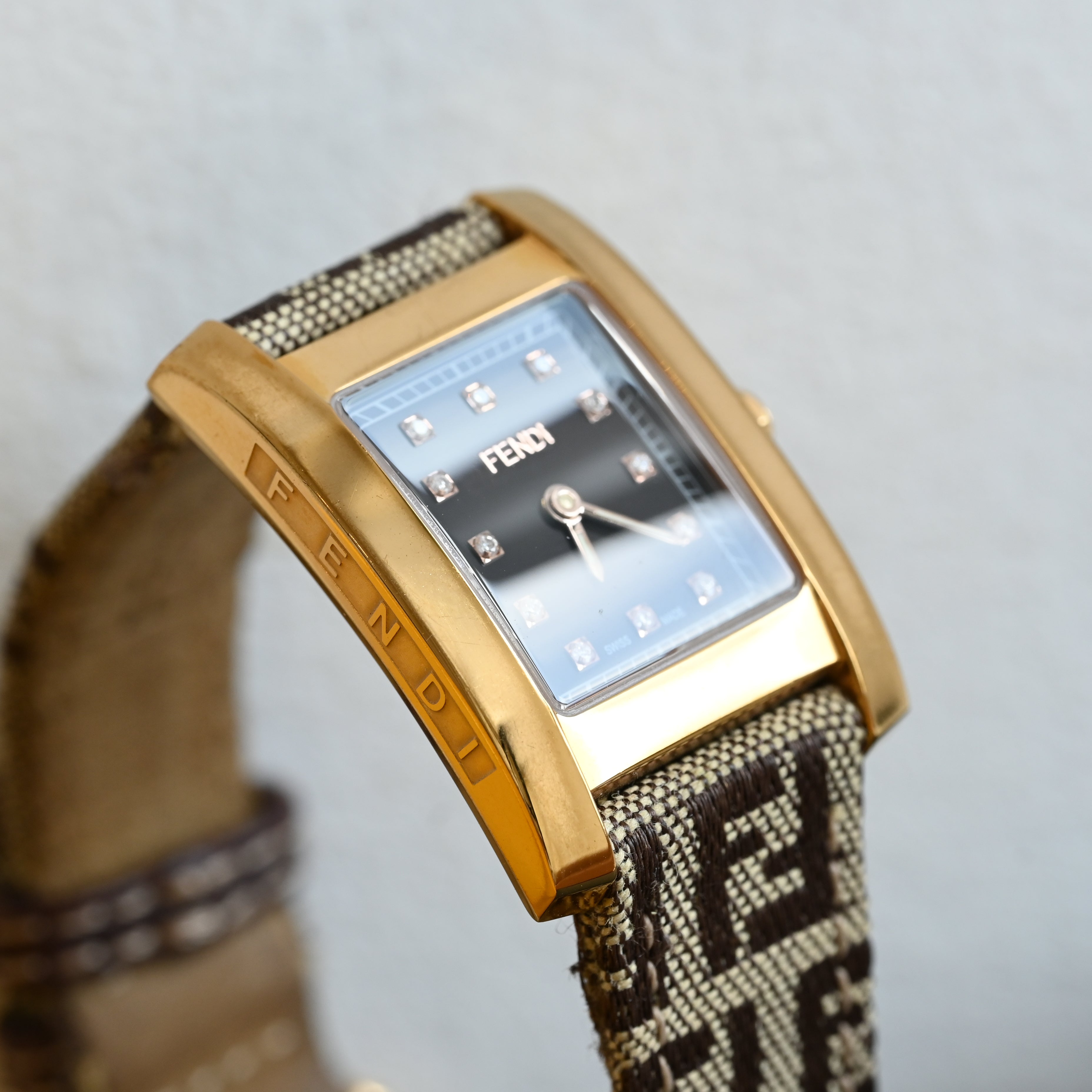 【稼働+完品】FENDI 024-7000L-477 orologi Fendi Orologi 7000L – Leluxe Vintage Sdn. Bhd.