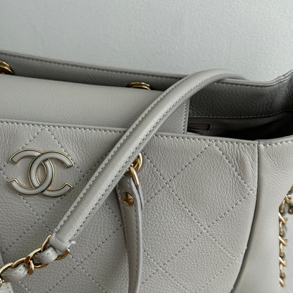 Chanel Neo Soft Tote Quilted