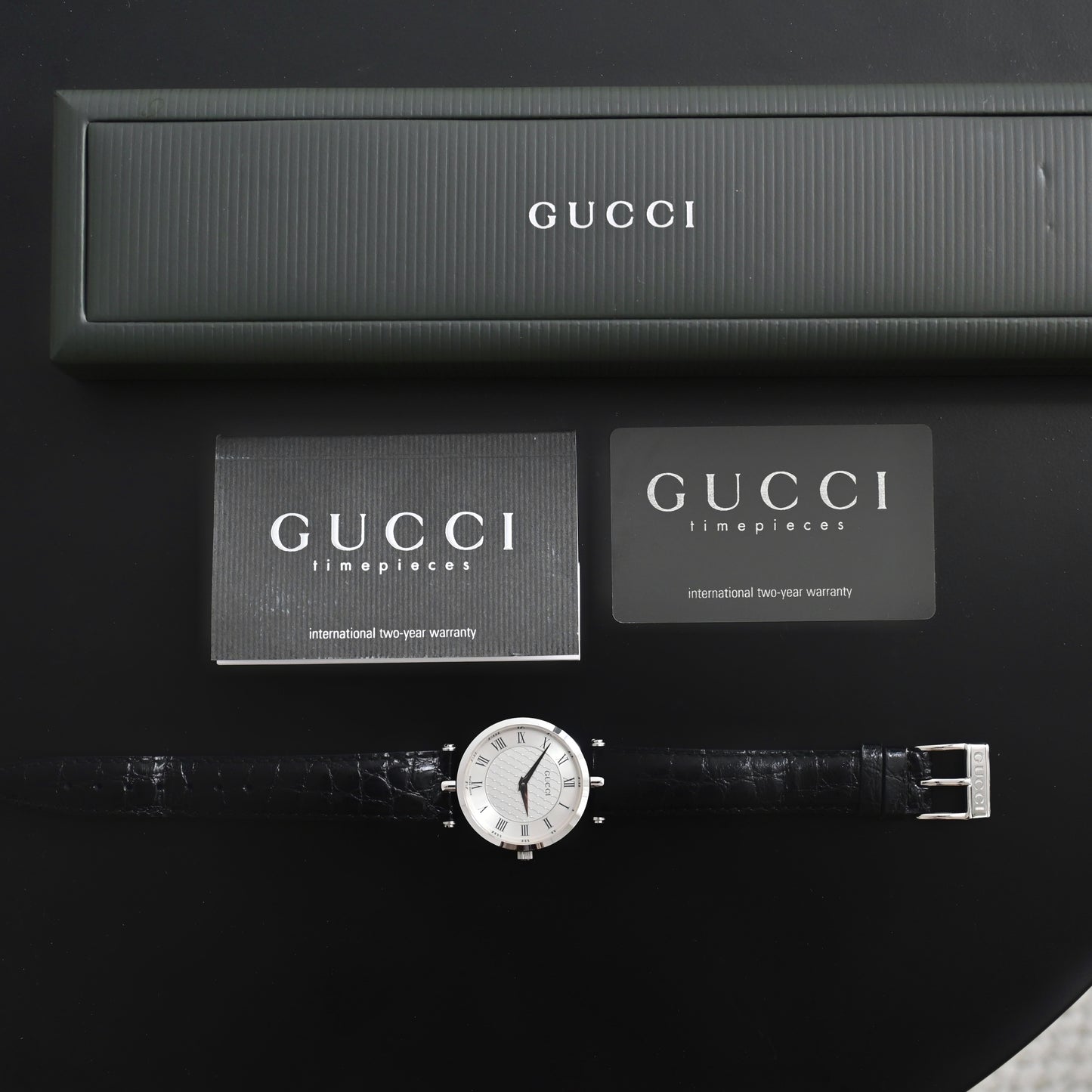 Gucci 2040M Round Face Watch