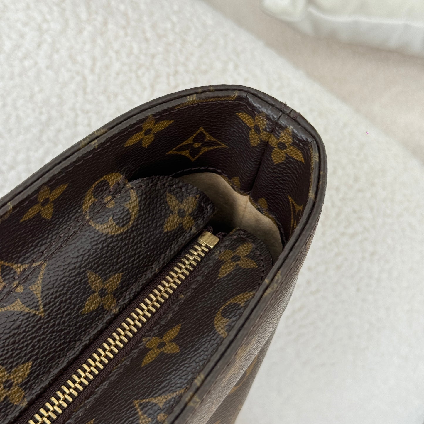 Louis Vuitton Luco Tote Monogram