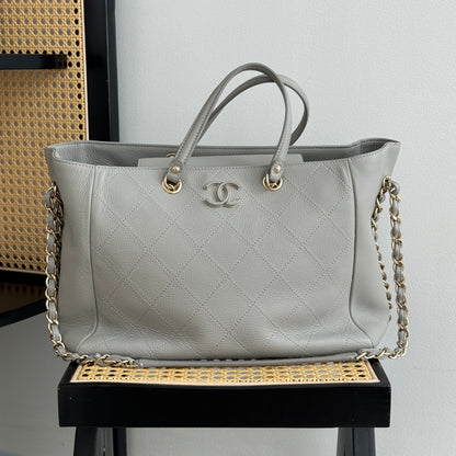 Chanel Neo Soft Tote Quilted