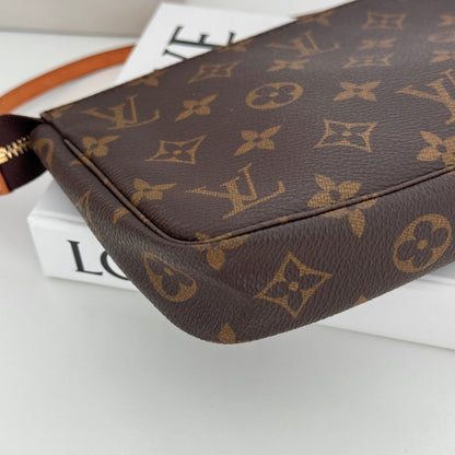 Louis Vuitton Pochette Acceasoires