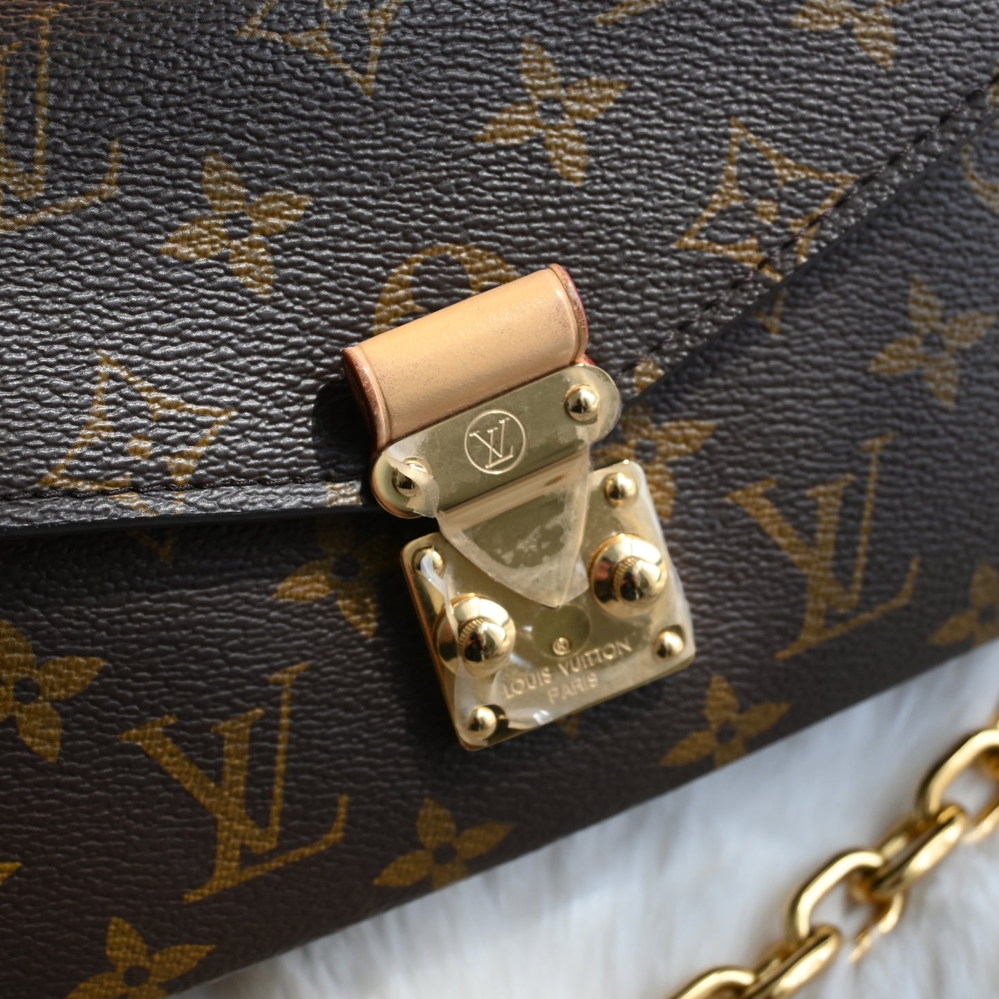 Louis Vuitton Pochette Métis East West