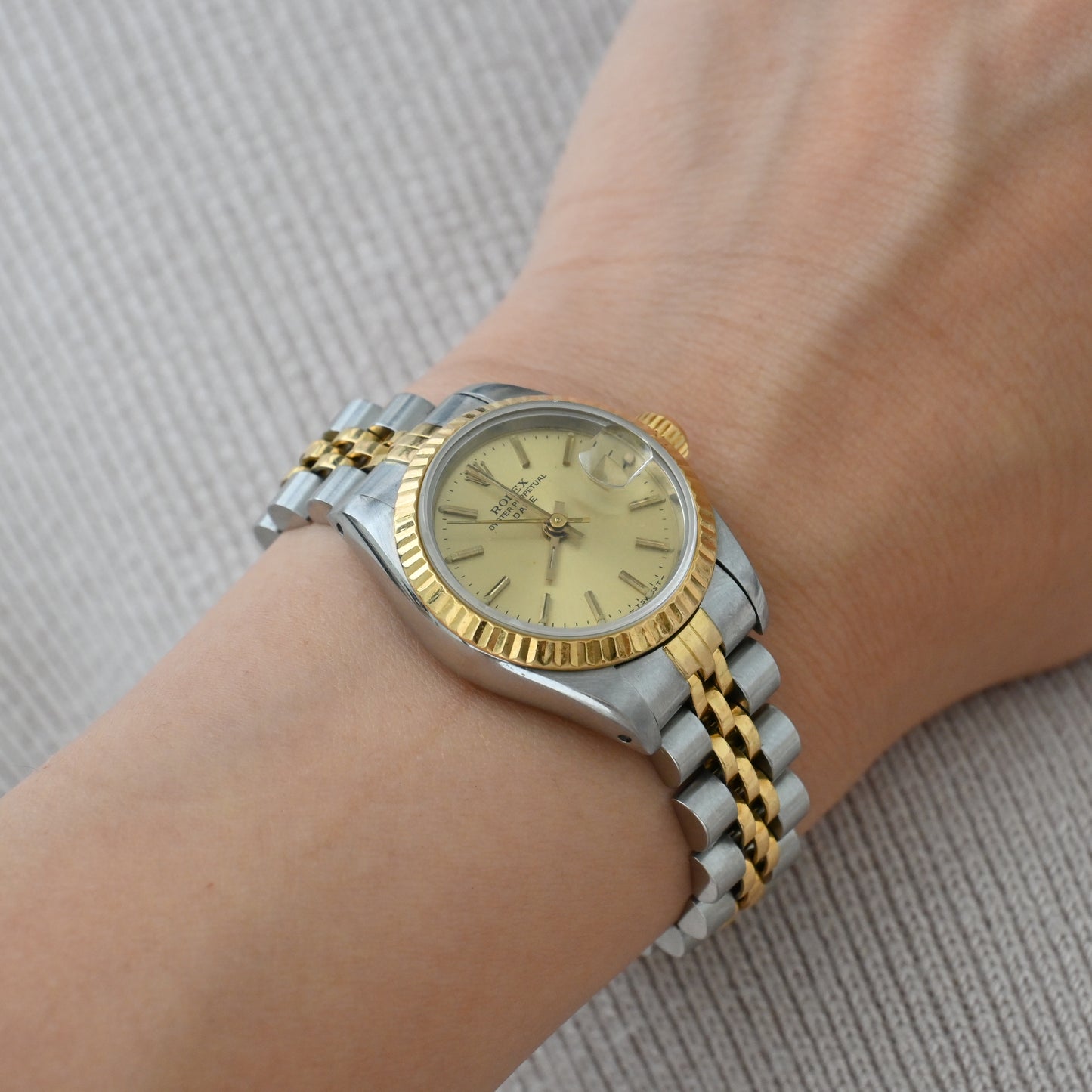 Rolex Oyster Perpetual Date ref. 69173 Champagne-Face