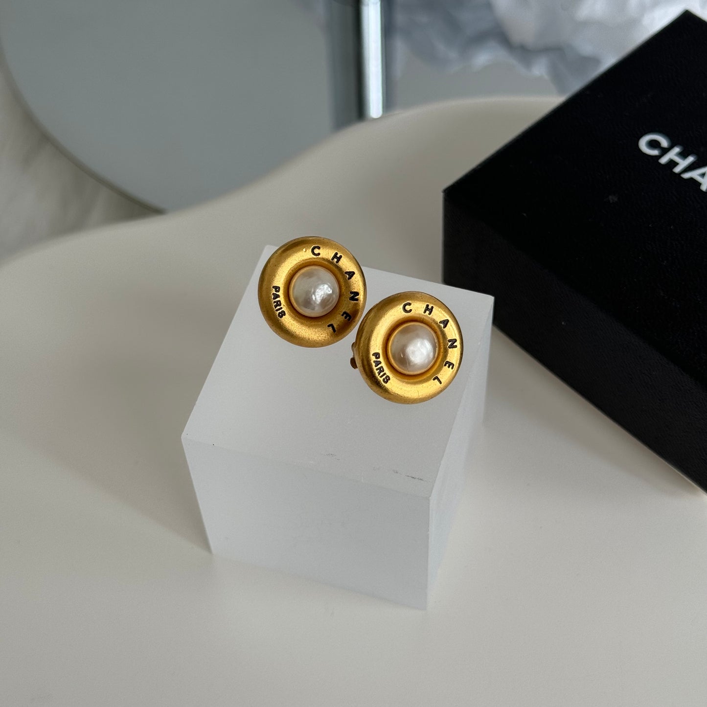 Chanel 24k gold with pearl Earclip