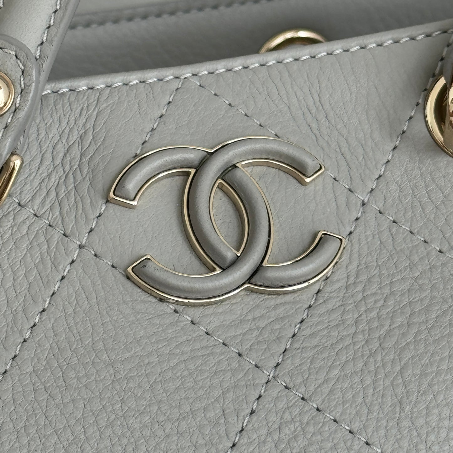 Chanel Neo Soft Tote Quilted