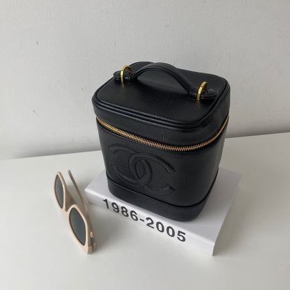 Chanel Vanity Caviar GHW